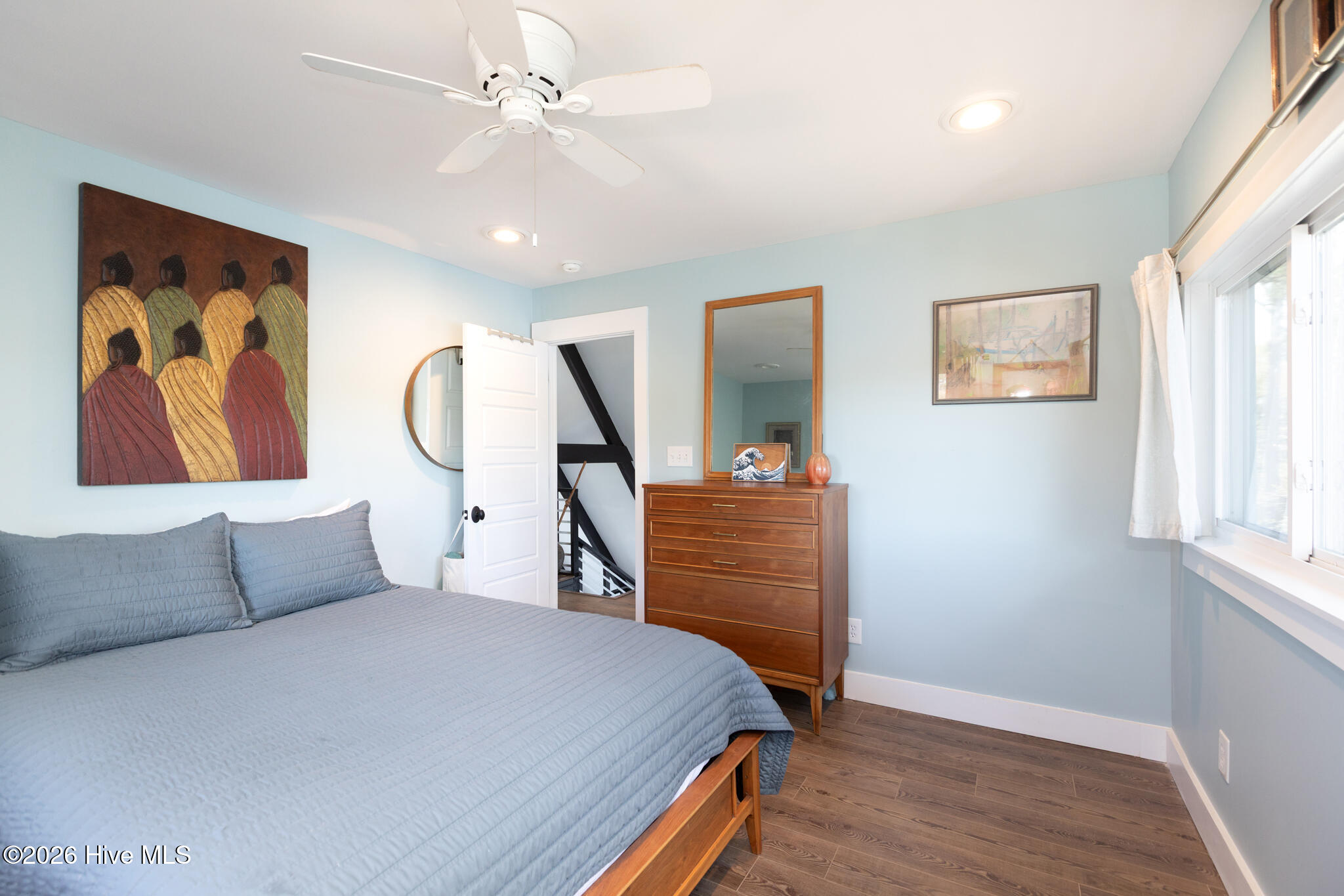 100565718 | Photo 28