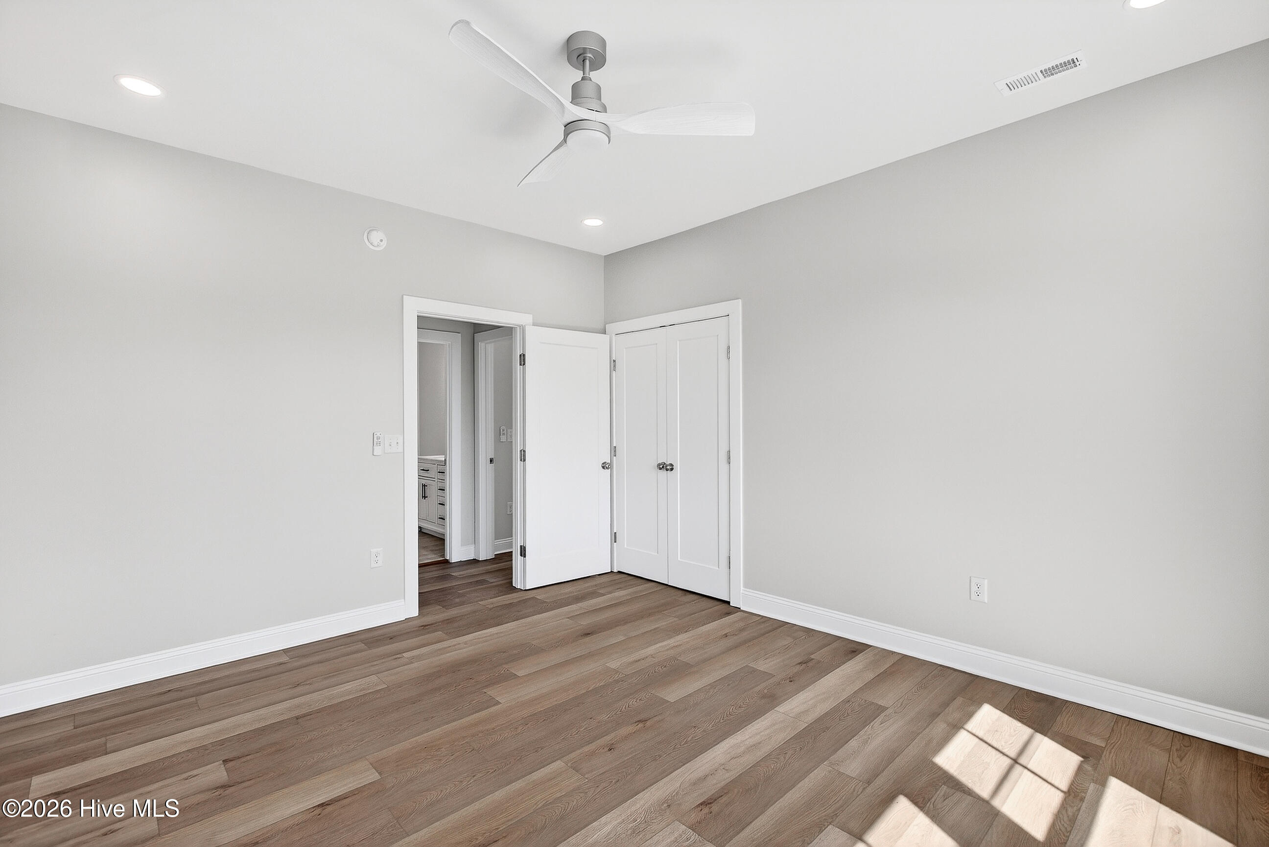 100559687 | Photo 31