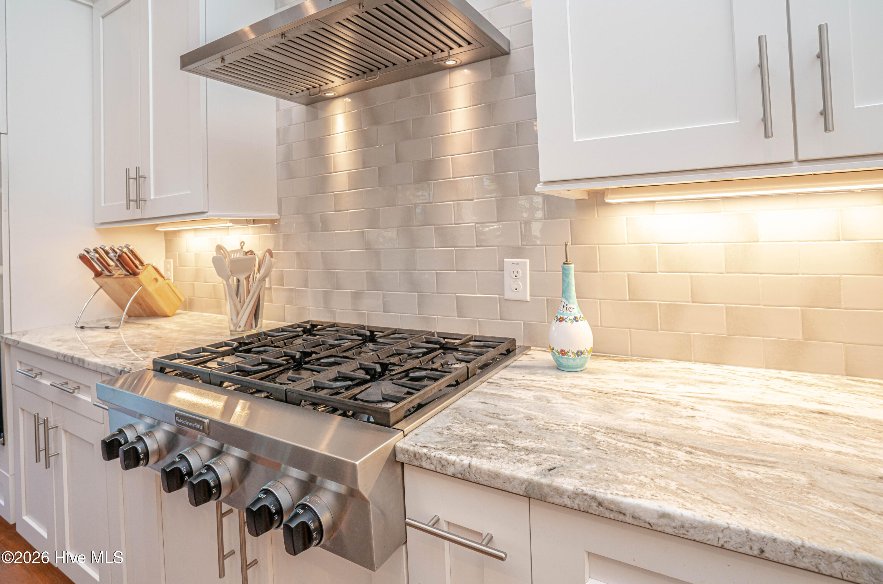 100550389 | Photo 25