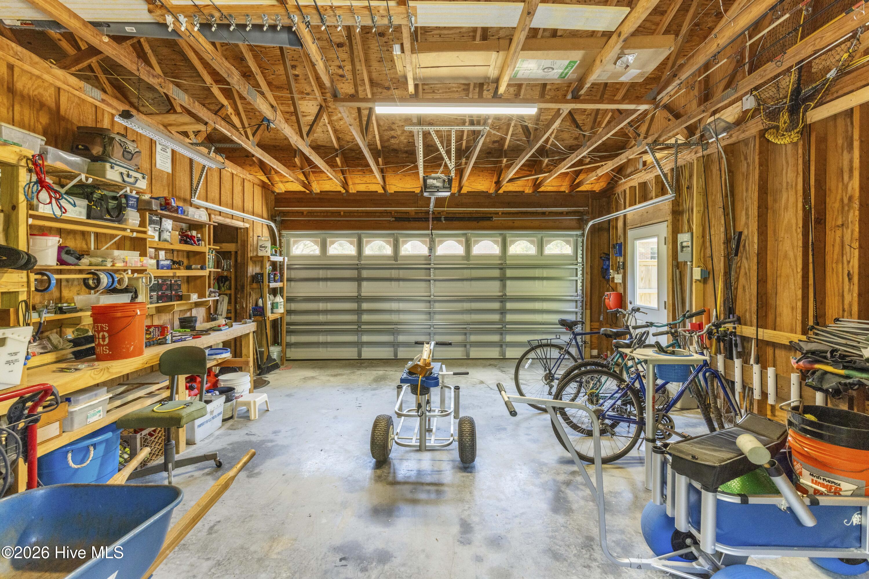 100569579 | Photo 30