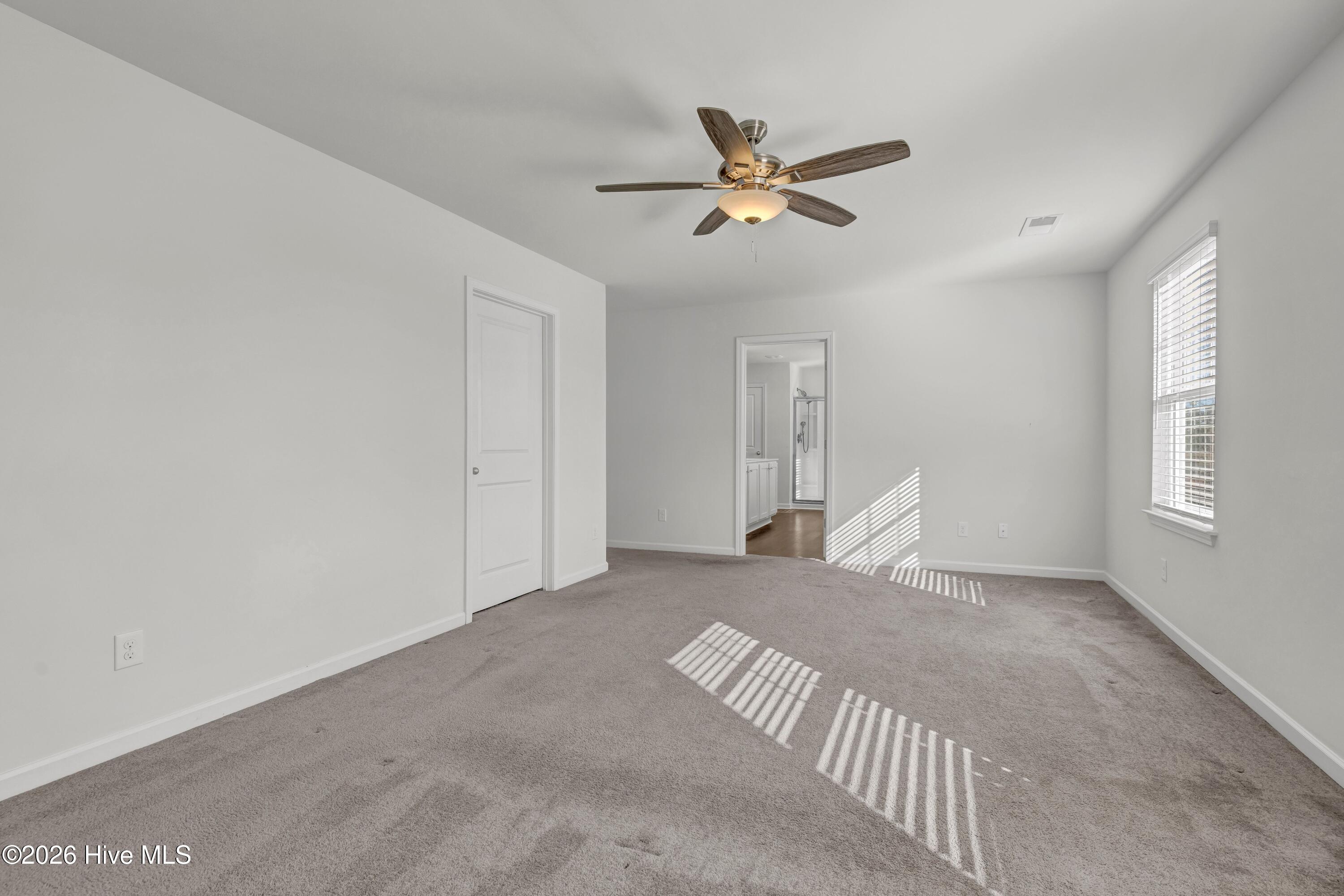 100549338 | Photo 18