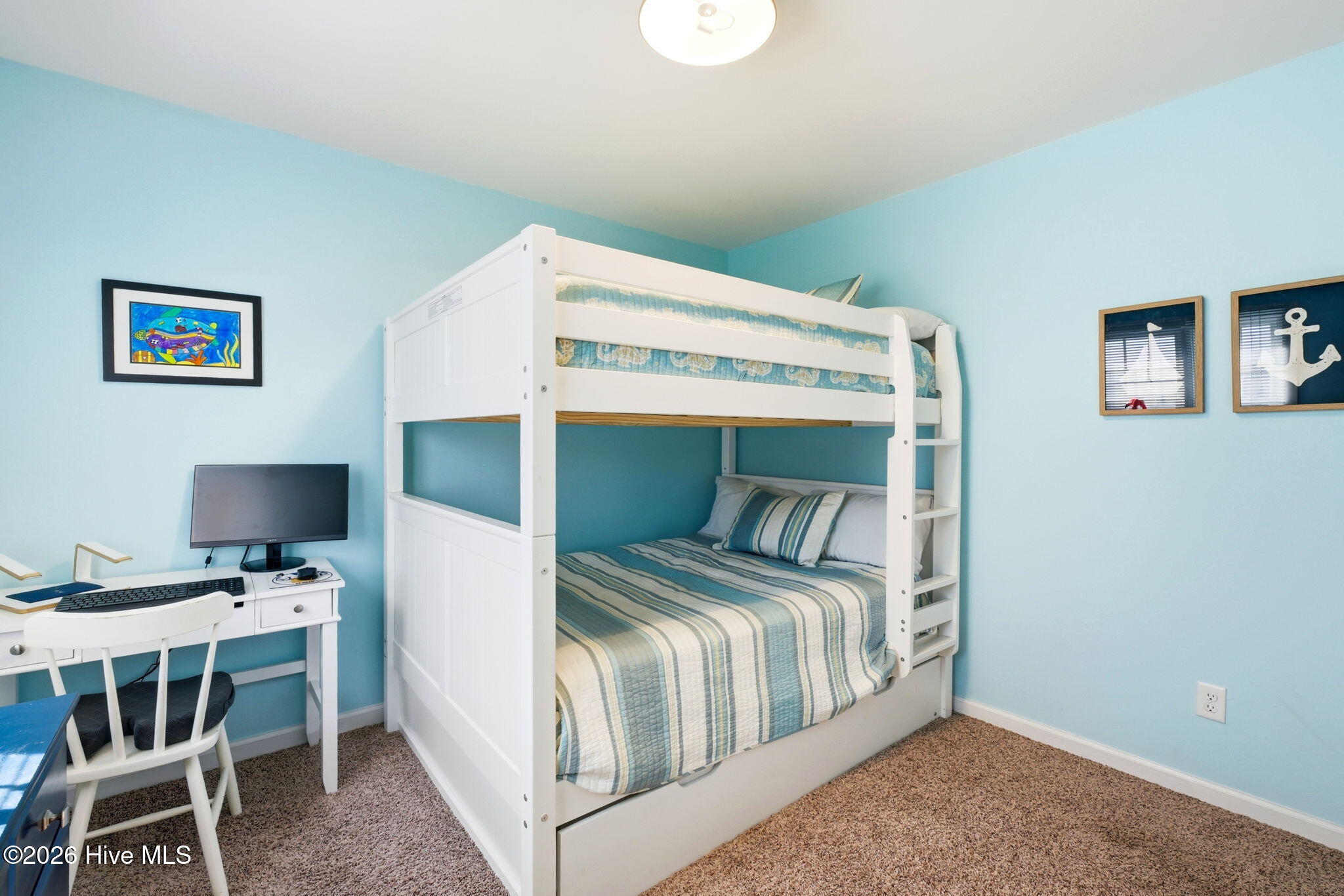 100560185 | Photo 28