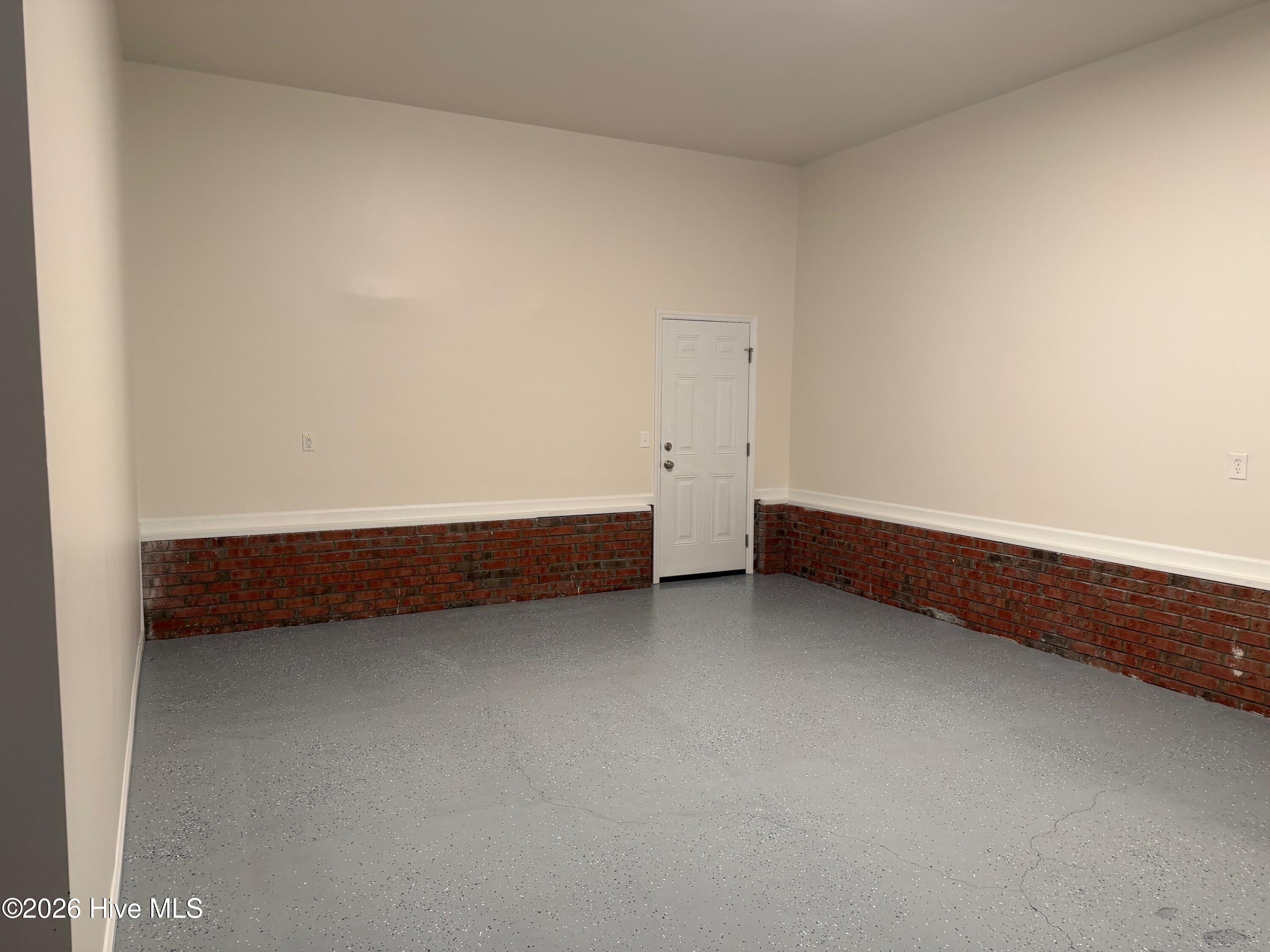 100568177 | Photo 18