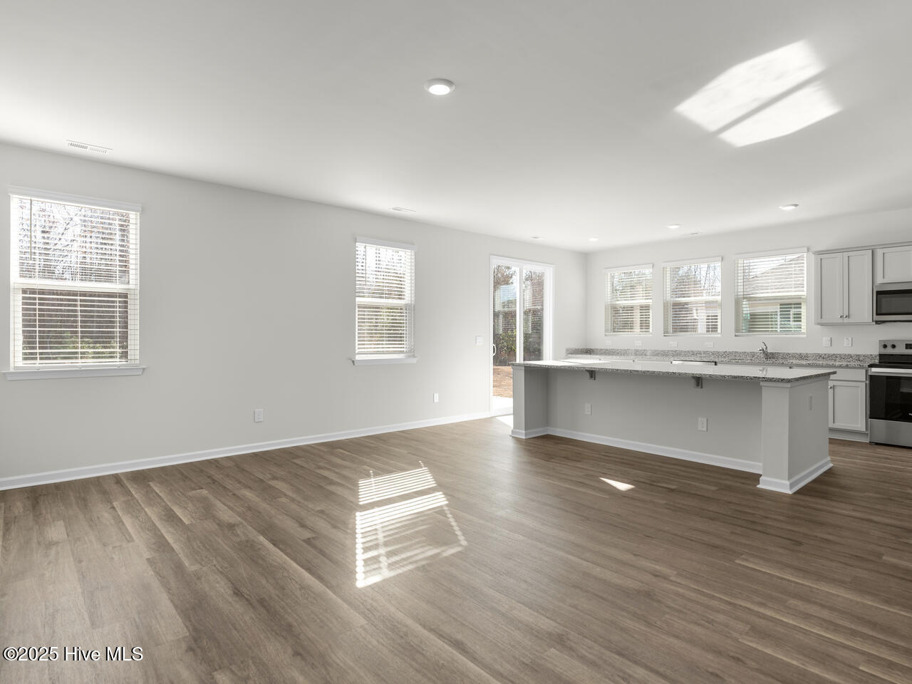 100554624 | Photo 60