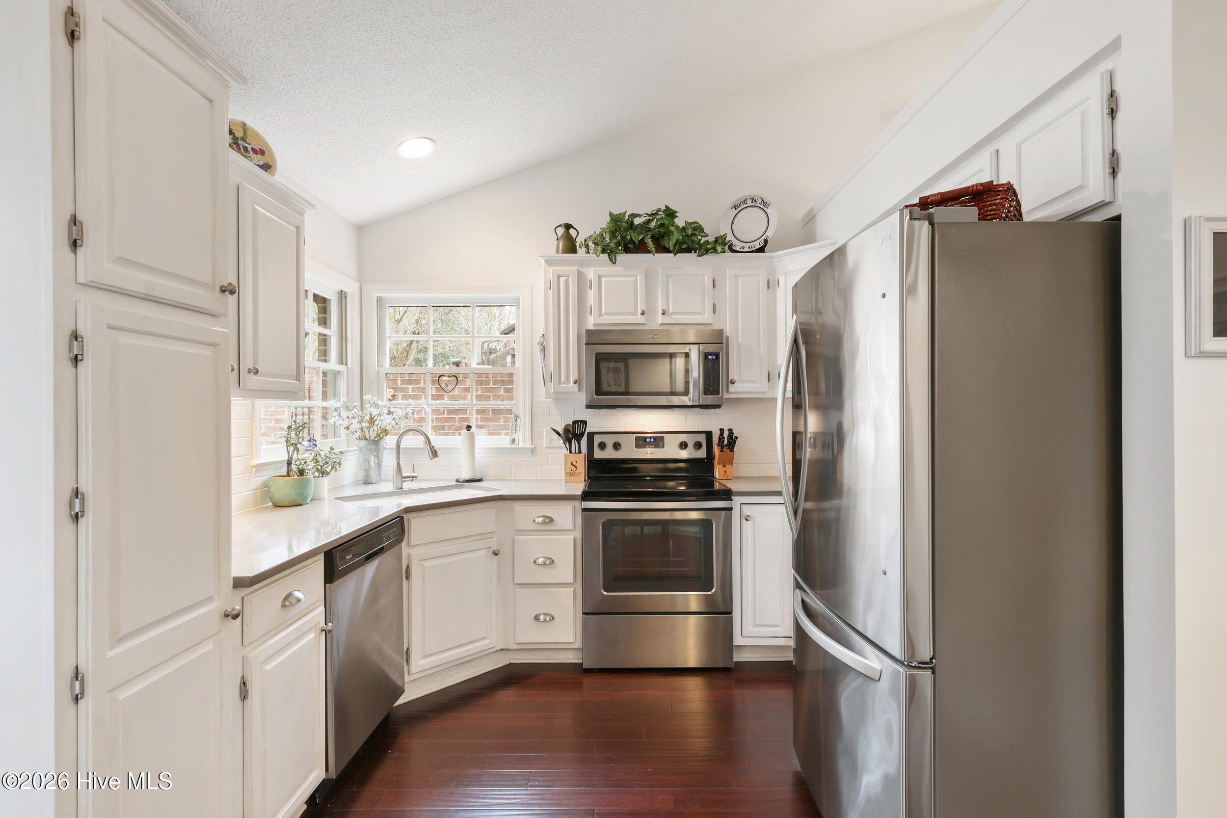 100557984 | Photo 14