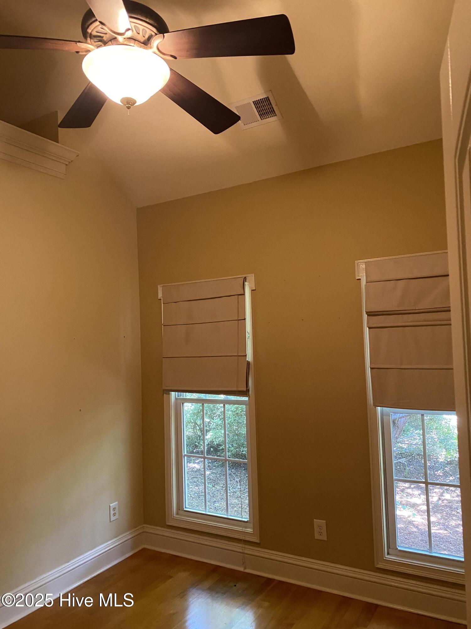 100520083 | Photo 33