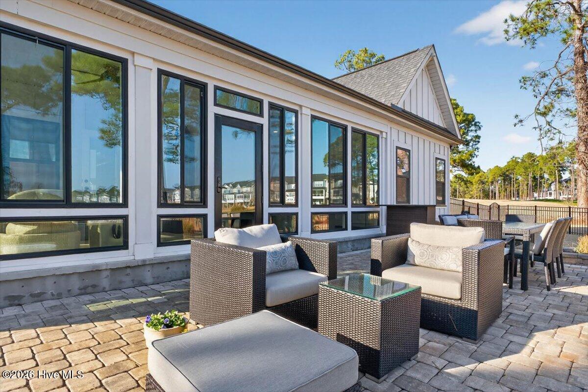 100548349 | Photo 61