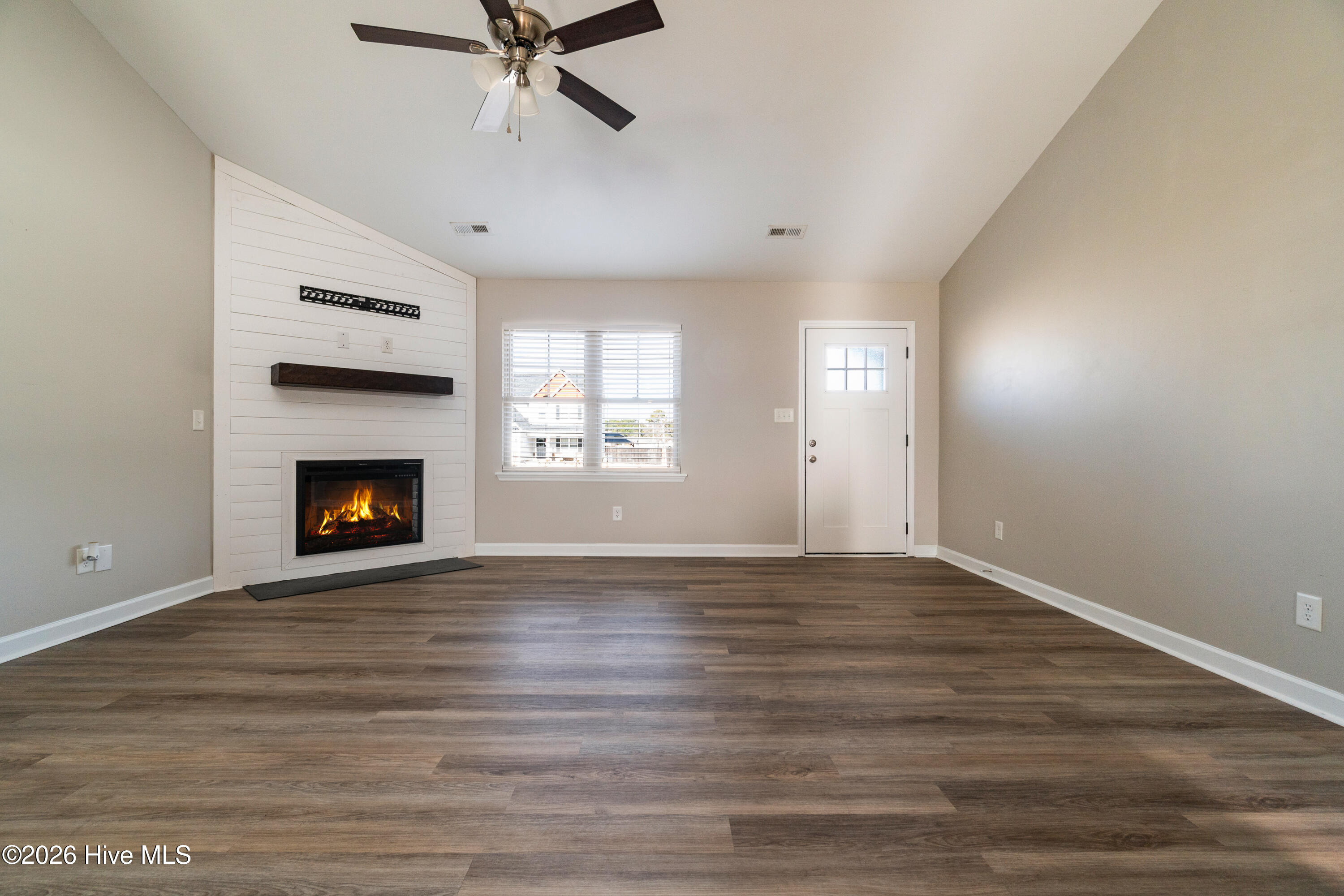 100551044 | Photo 10