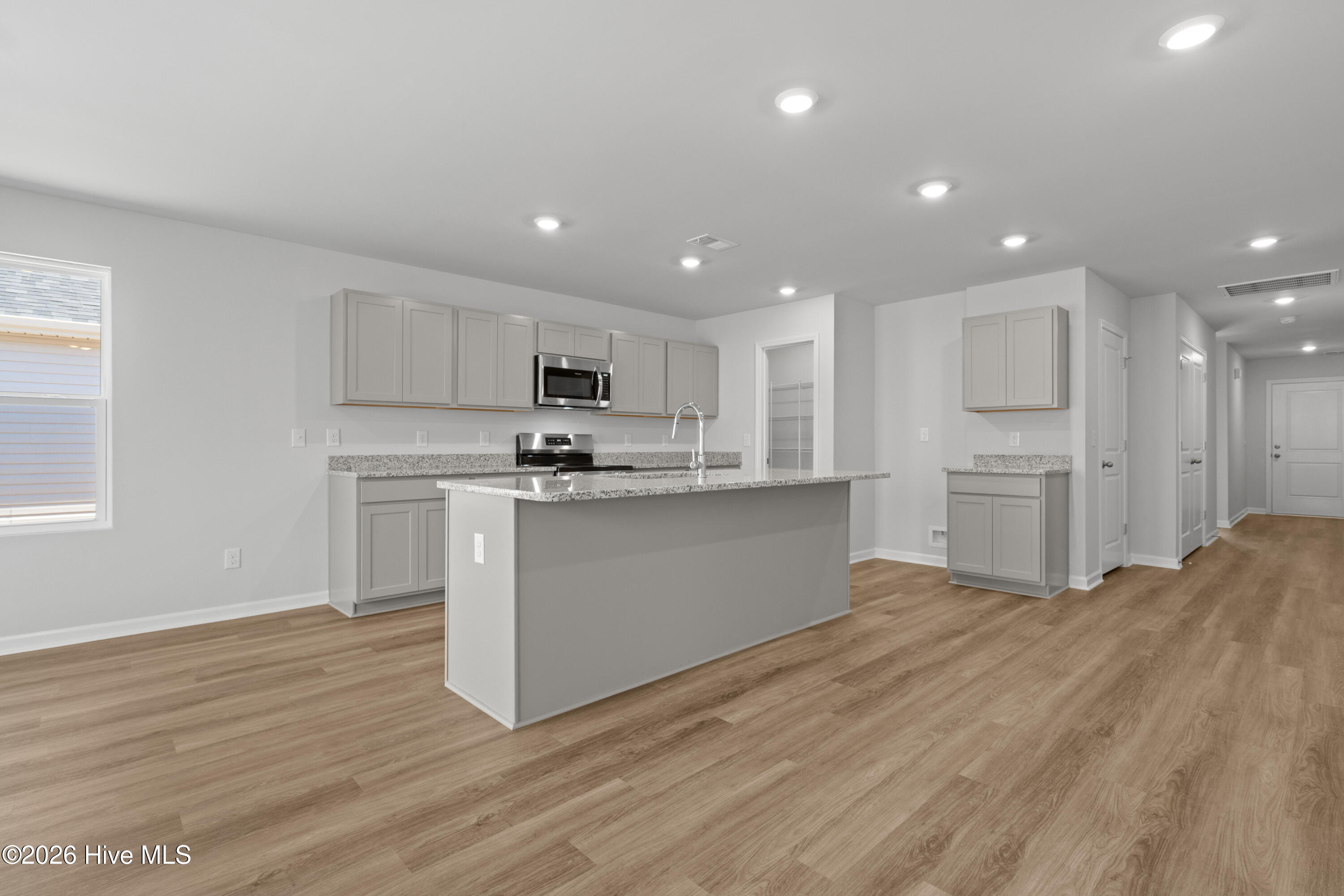 100552120 | Photo 17