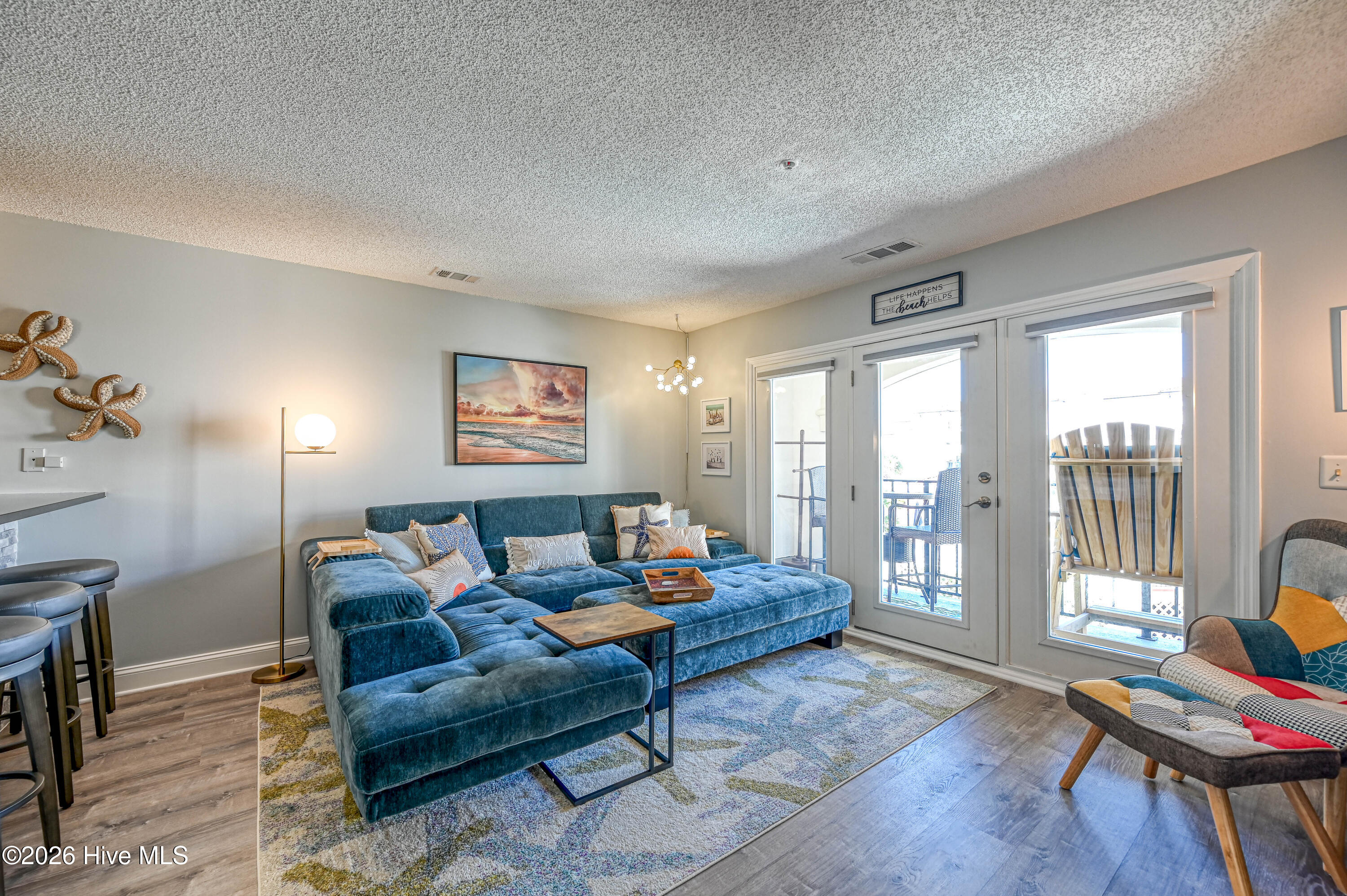 100568256 | Photo 31