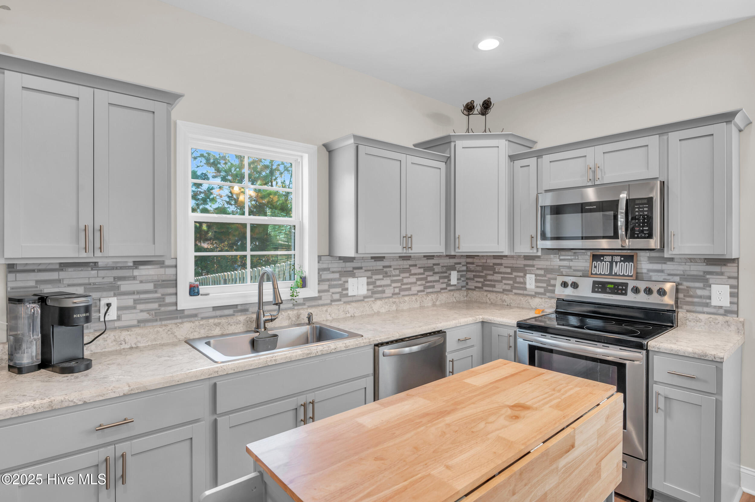 100542089 | Photo 12