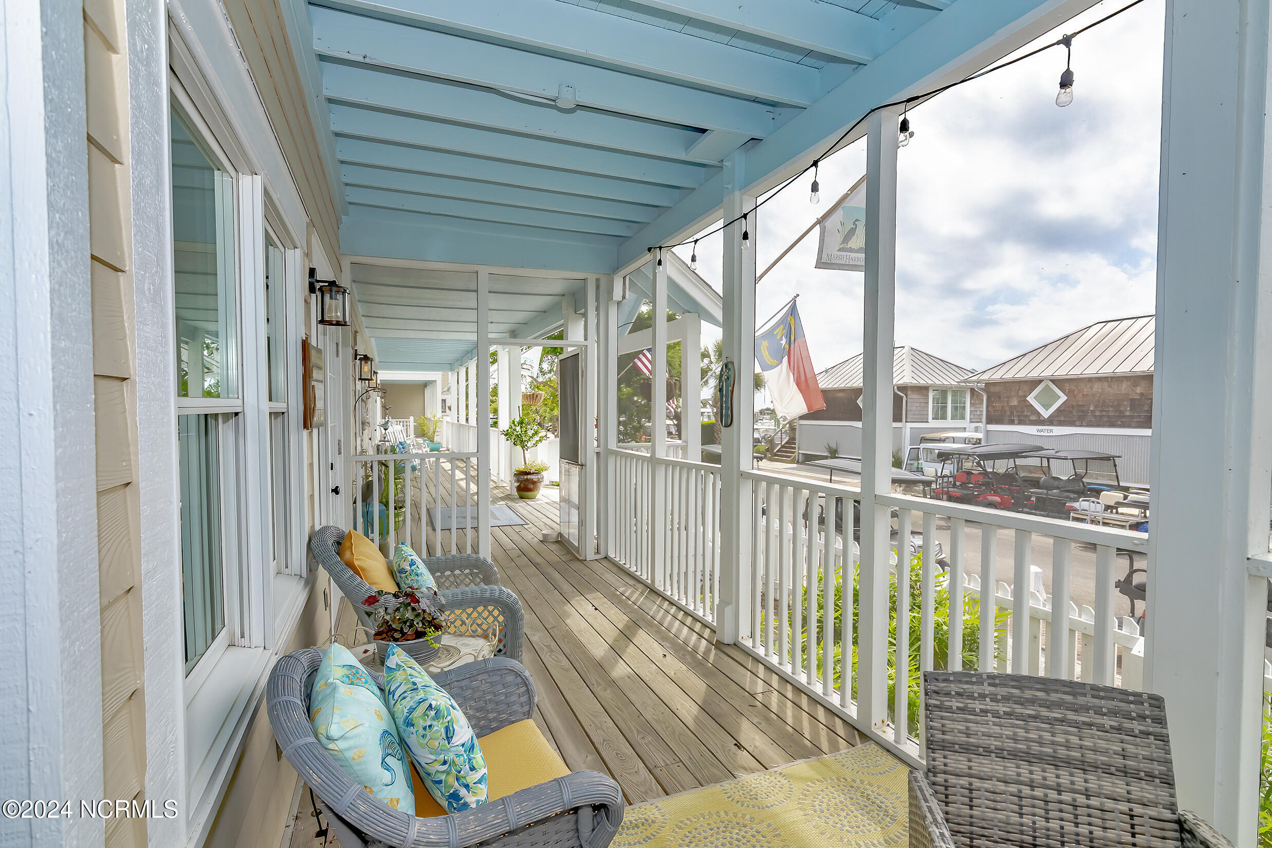 100473455 | Photo 23