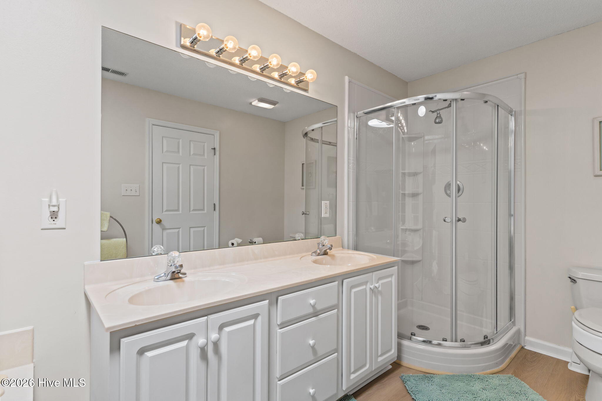 100561719 | Photo 31