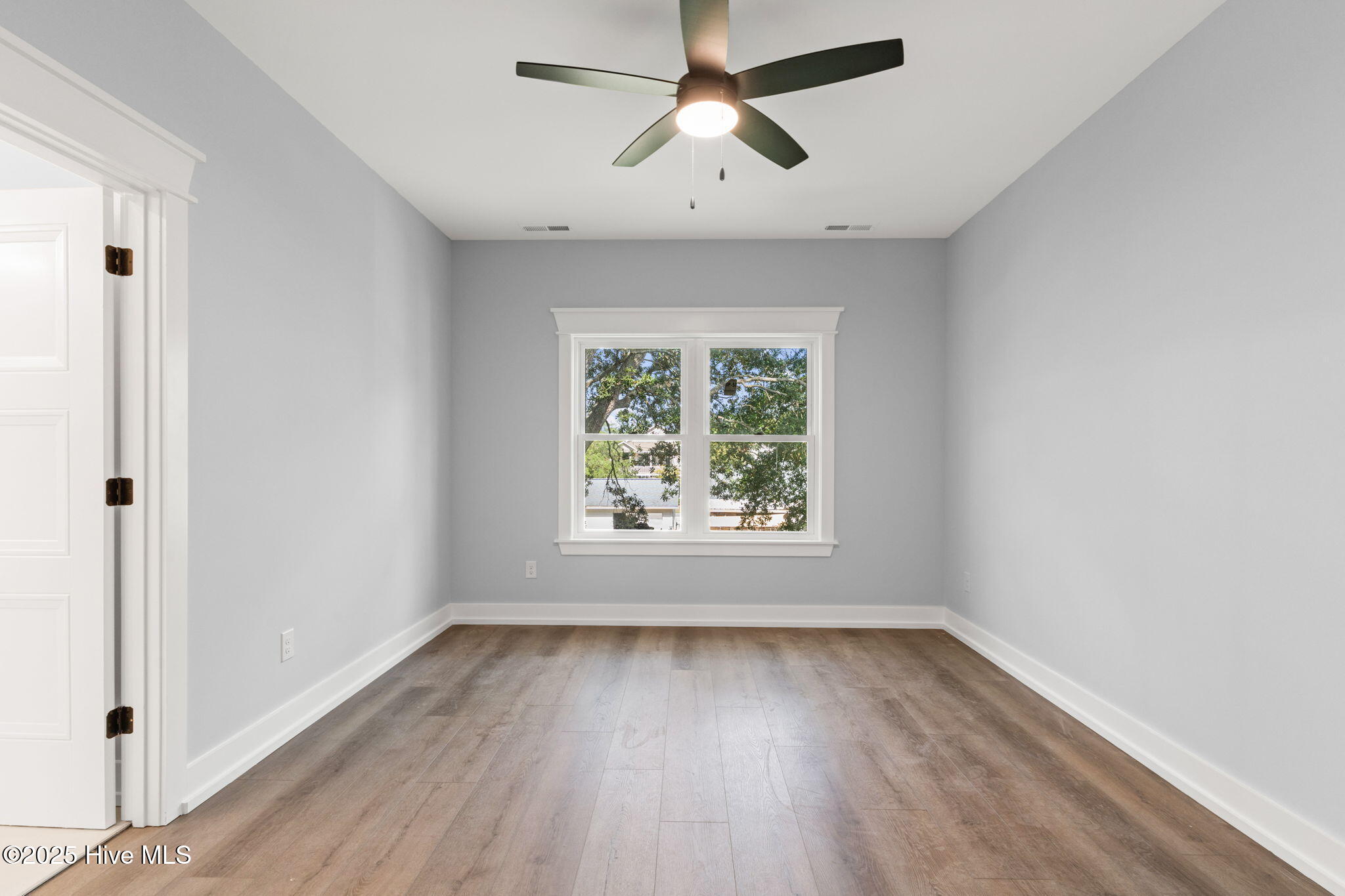 100523673 | Photo 32