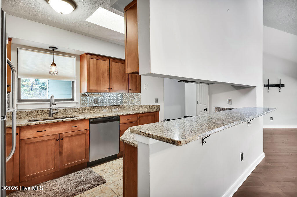 100556697 | Photo 11