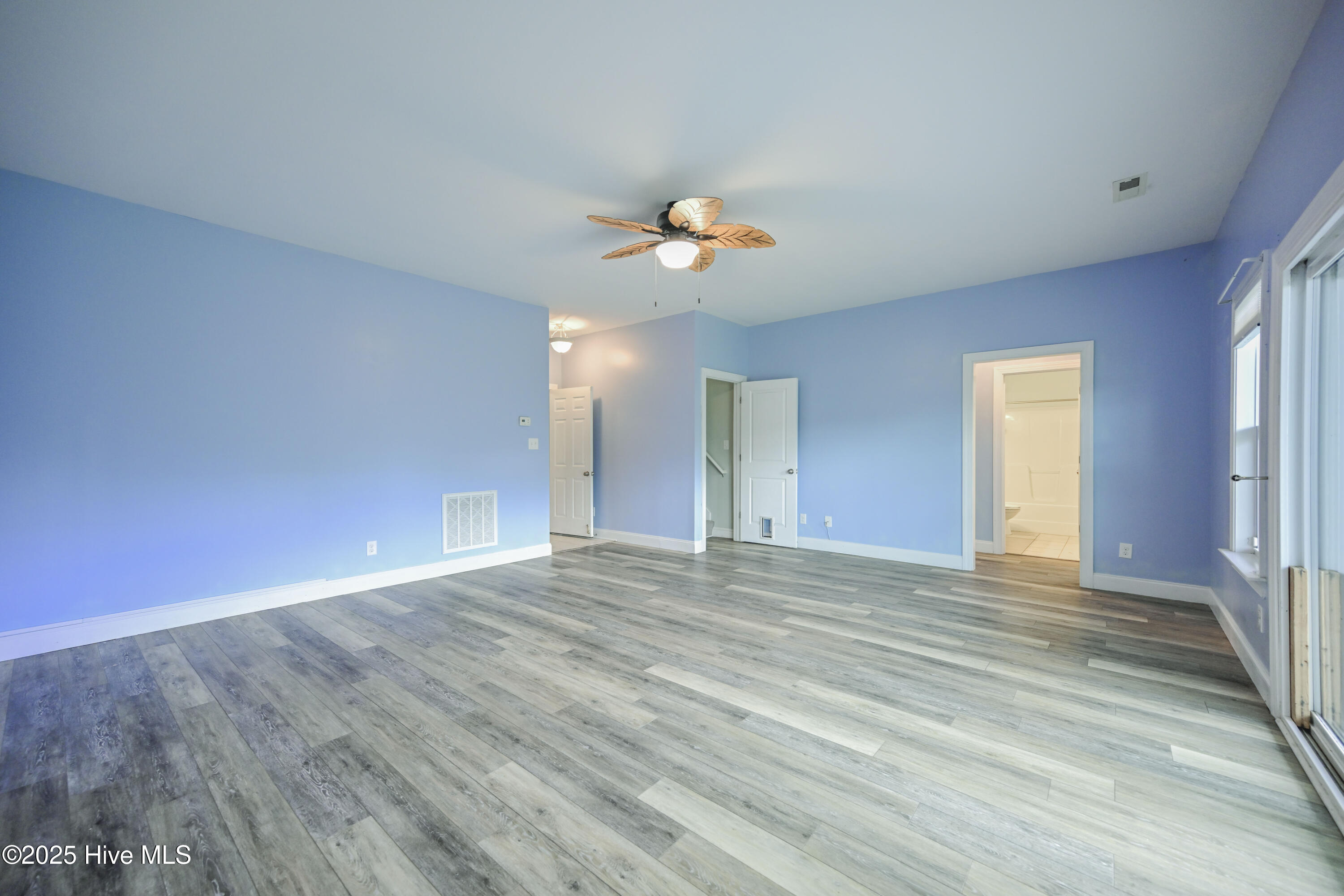 100523770 | Photo 18