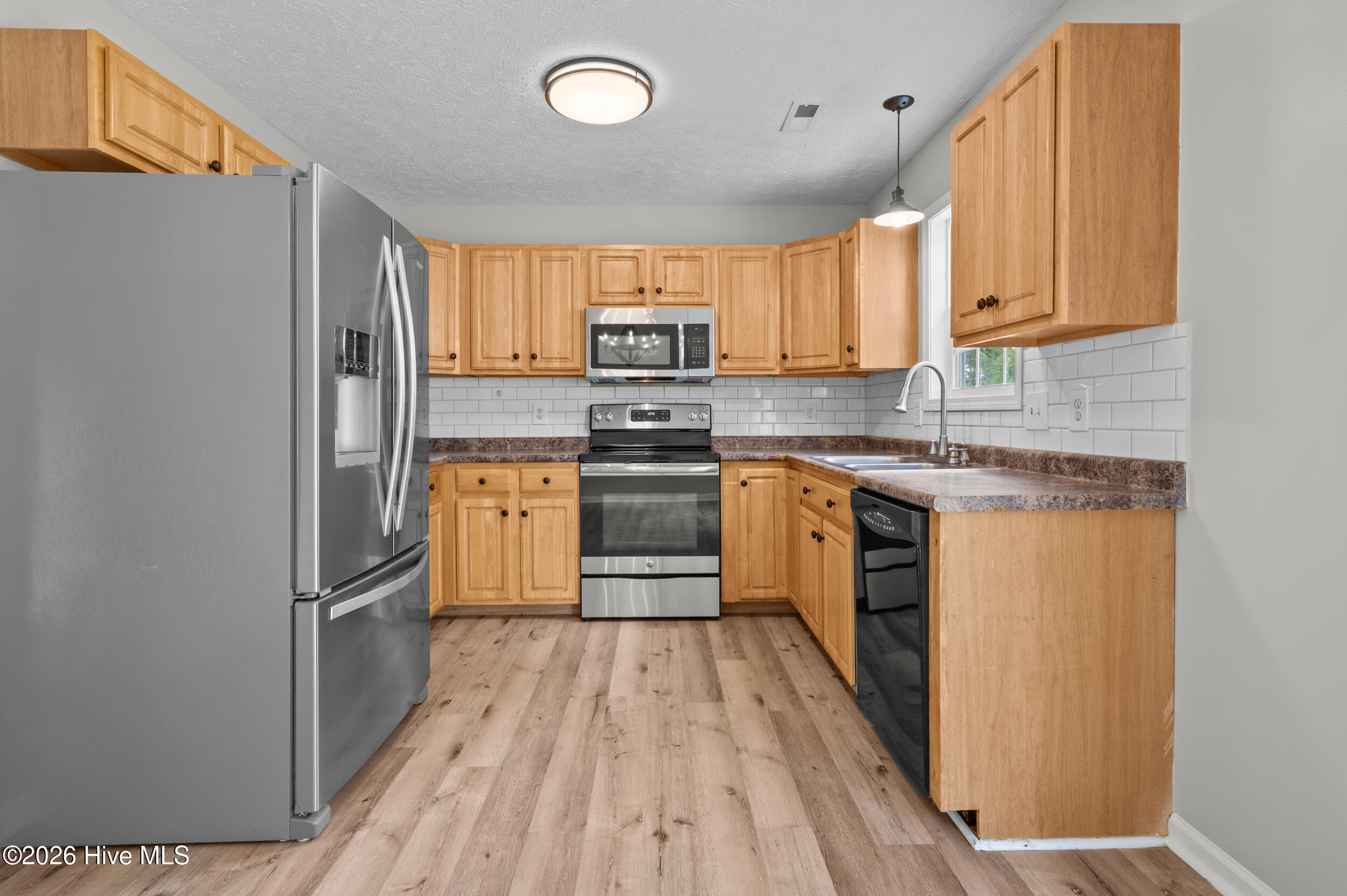 100562956 | Photo 12