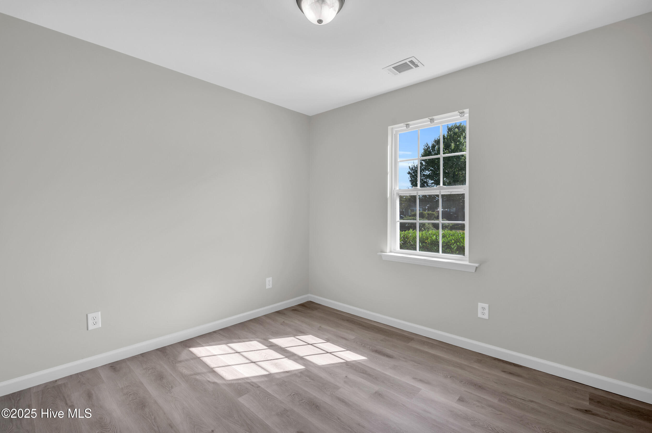 100531255 | Photo 24