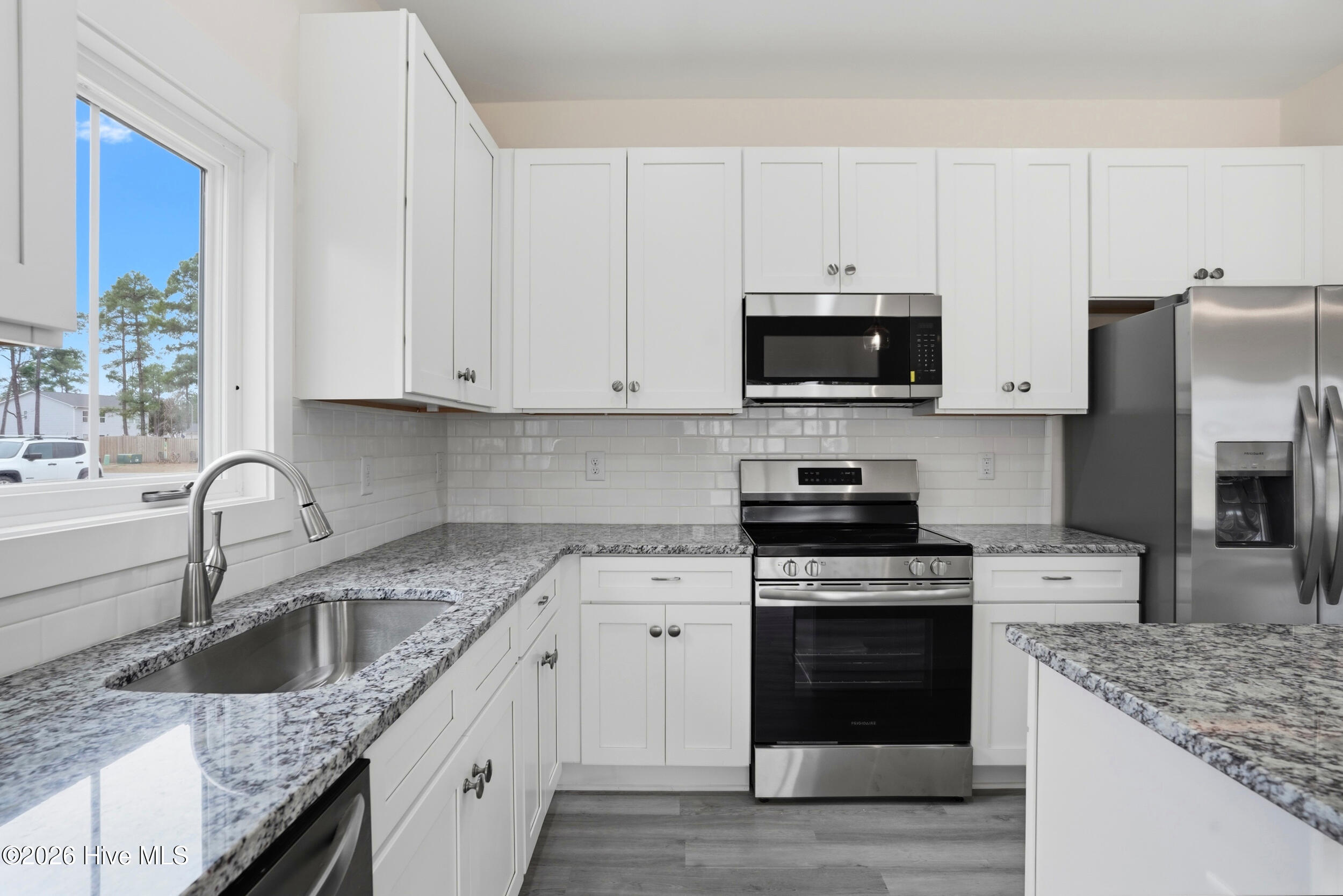 100558346 | Photo 17