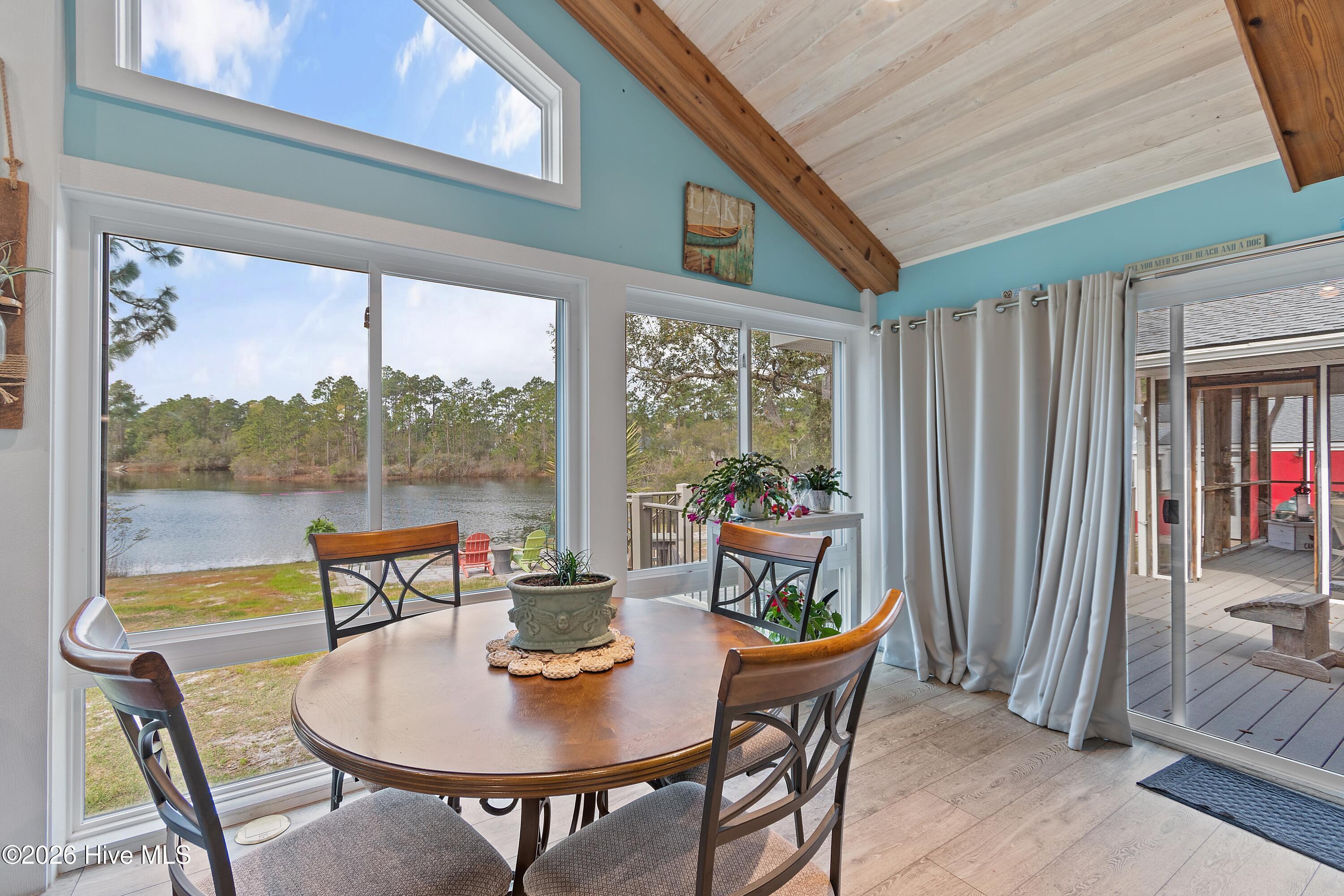 100564925 | Photo 13