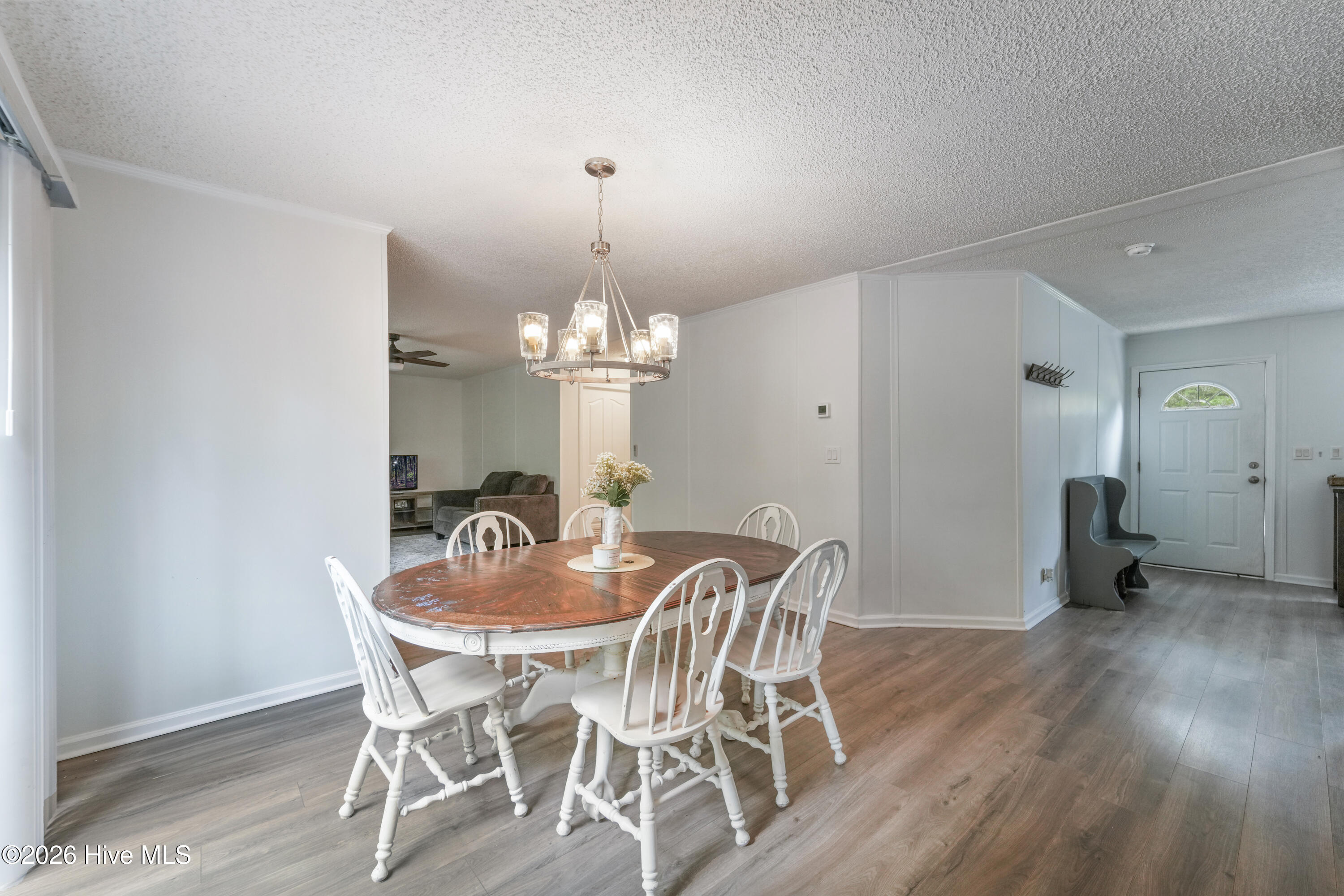 100570687 | Photo 20