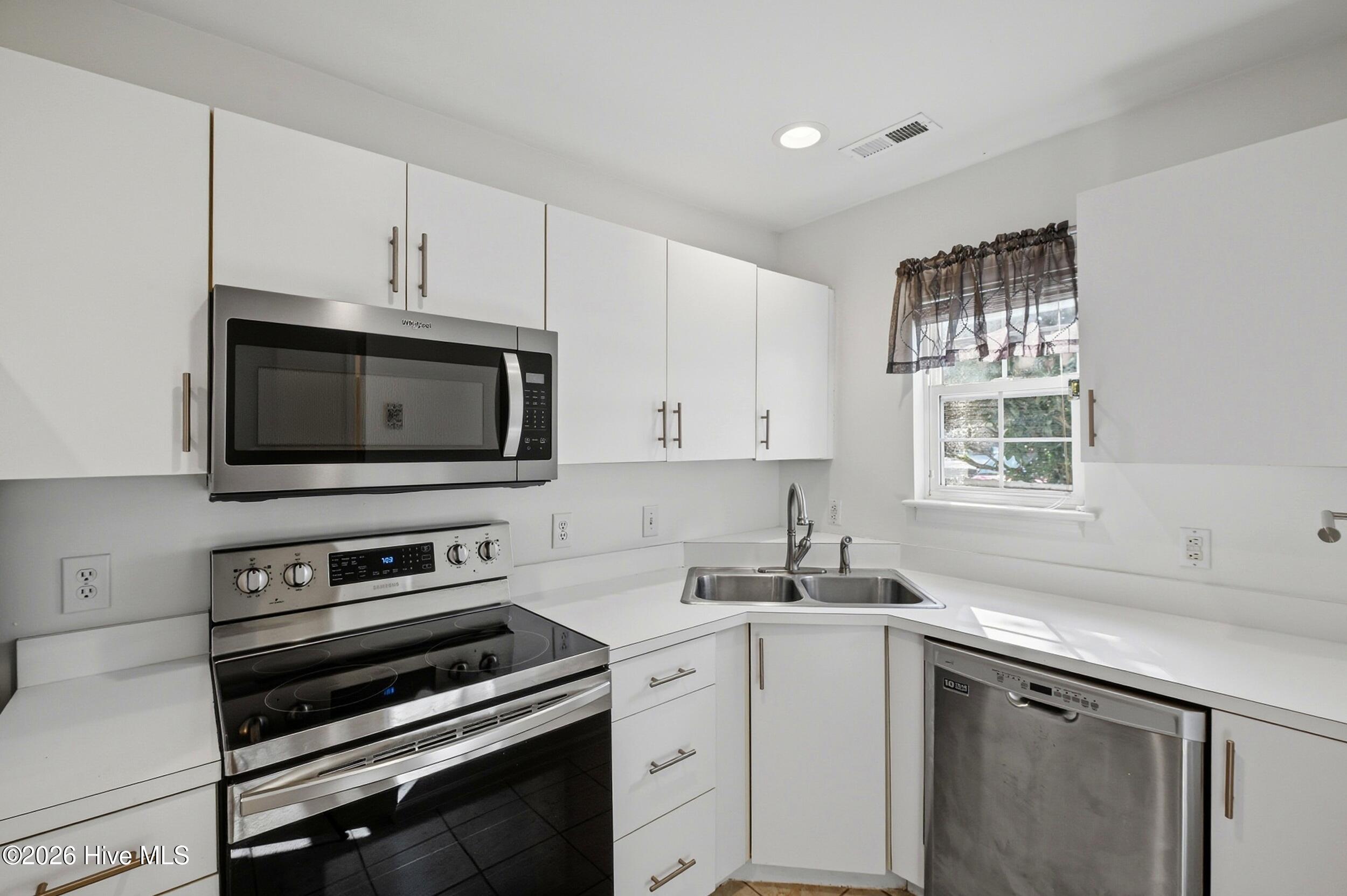 100545875 | Photo 10