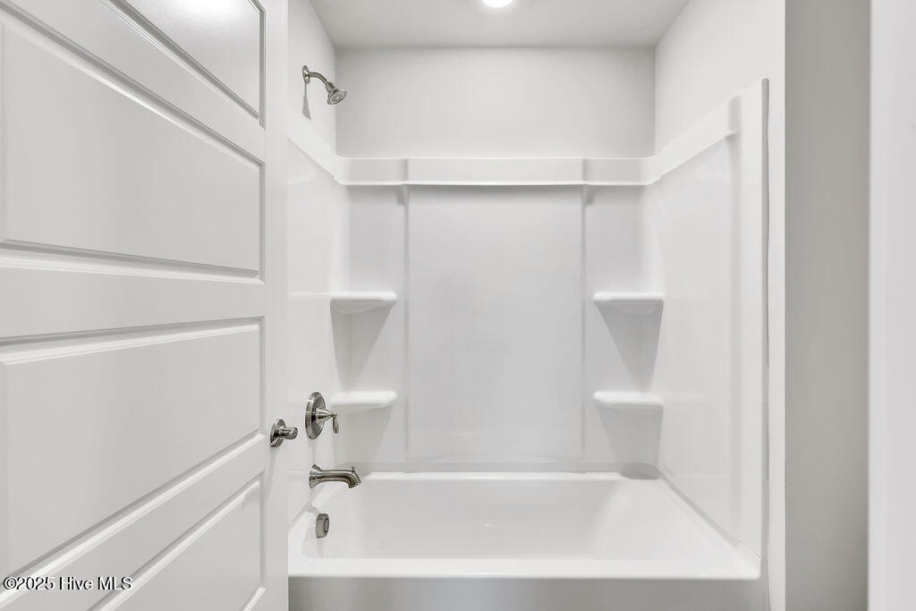 100537155 | Photo 25