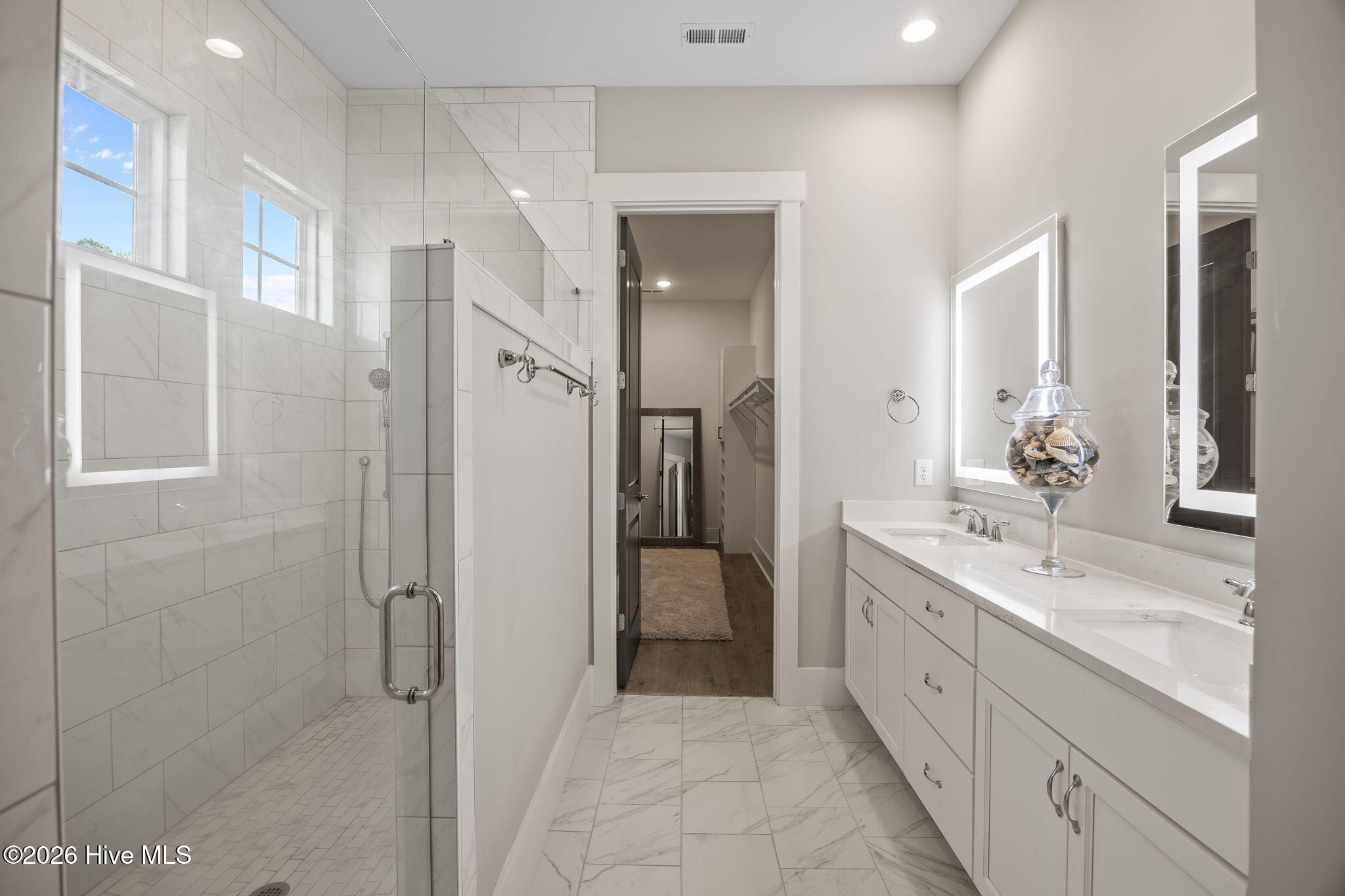 100563731 | Photo 34