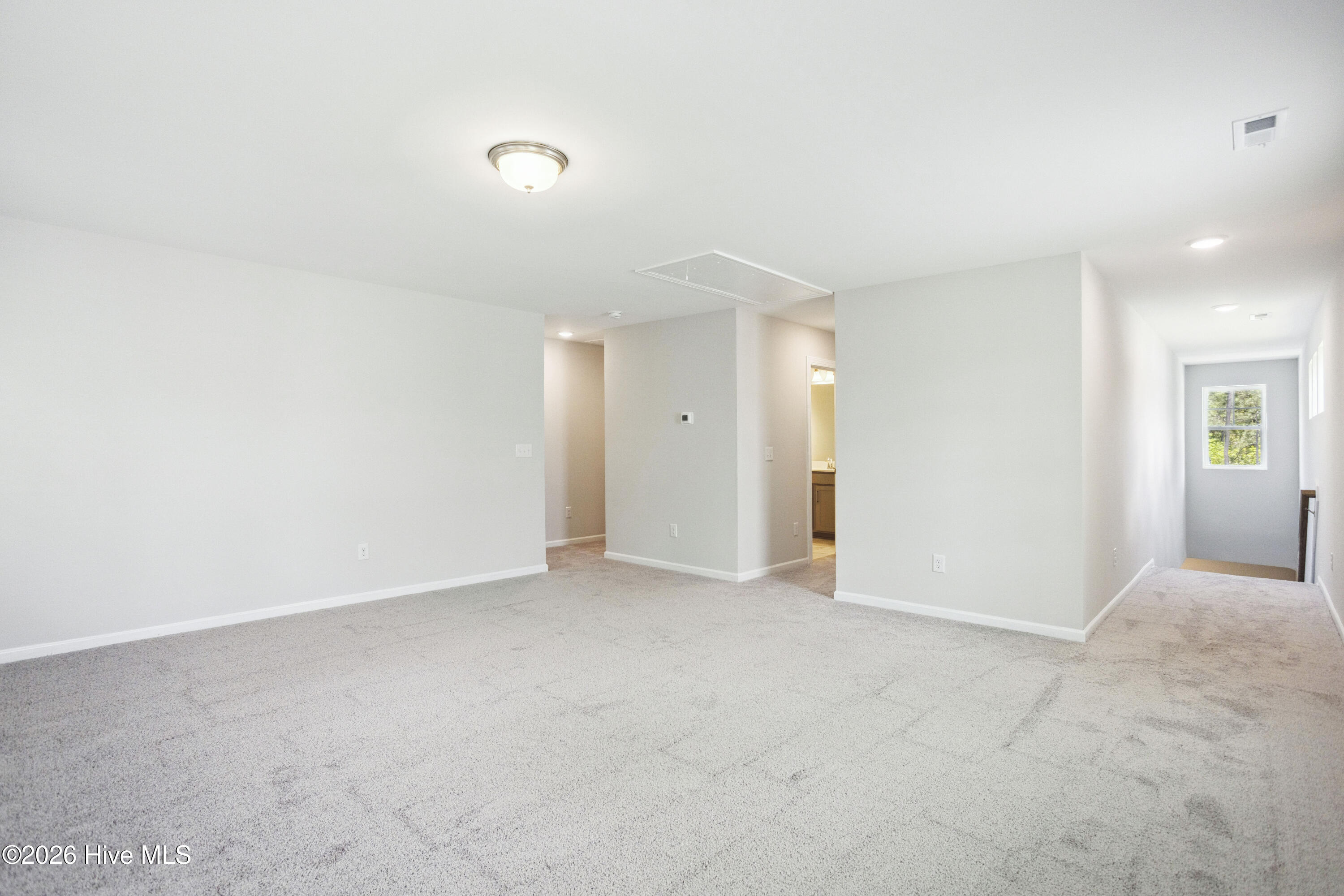 100560972 | Photo 19