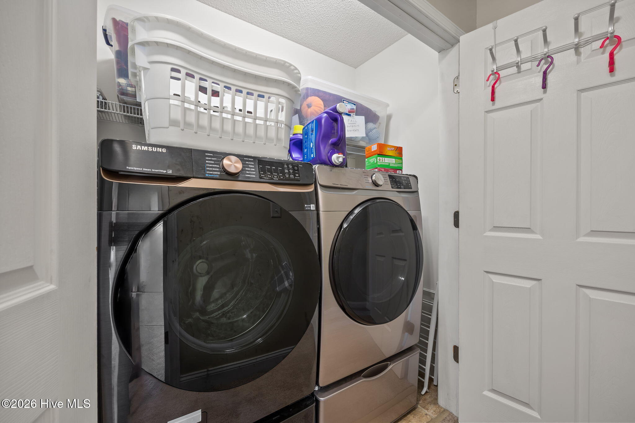 100570536 | Photo 19