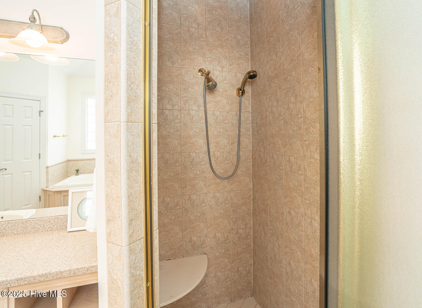 100510807 | Photo 35