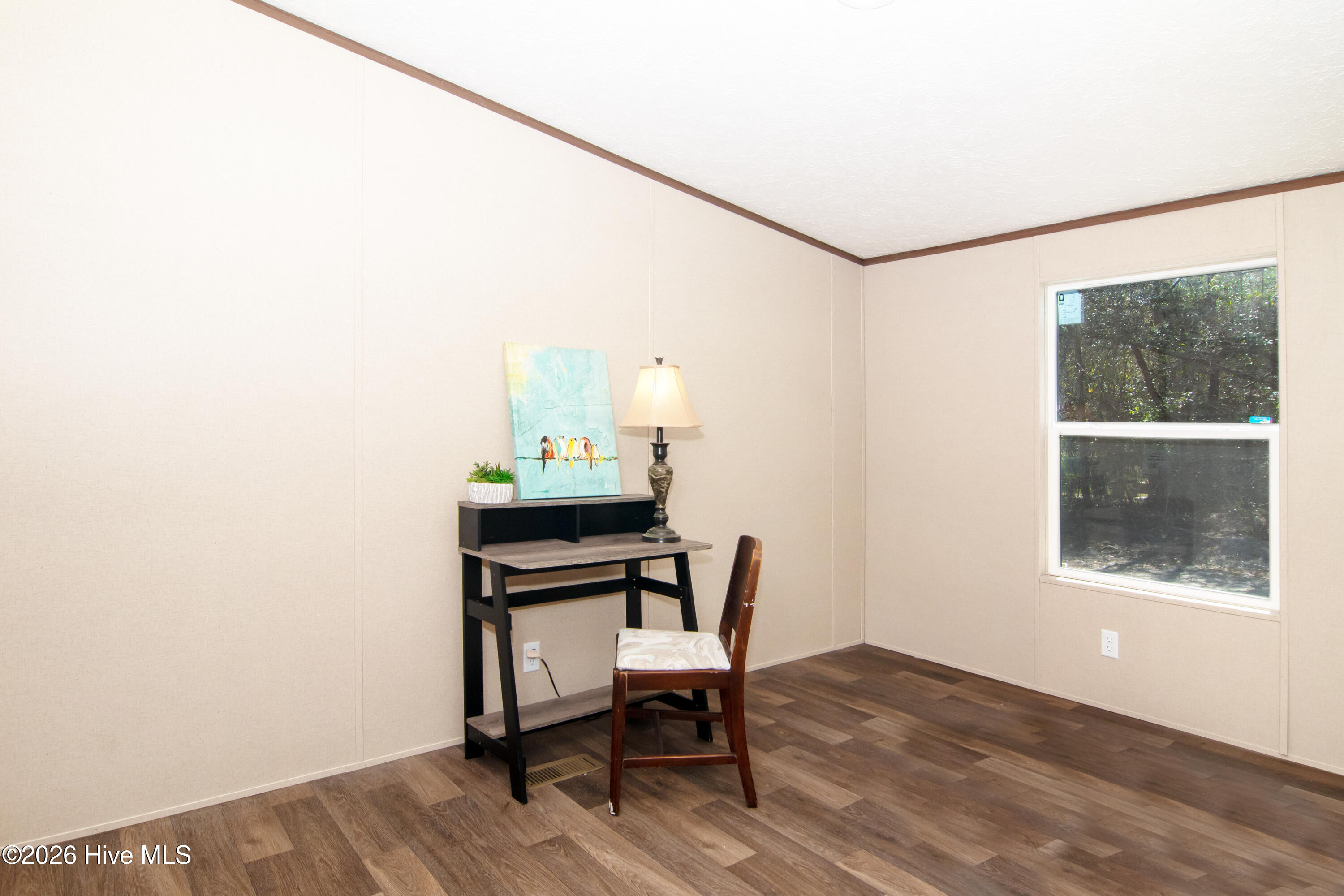 100563210 | Photo 23