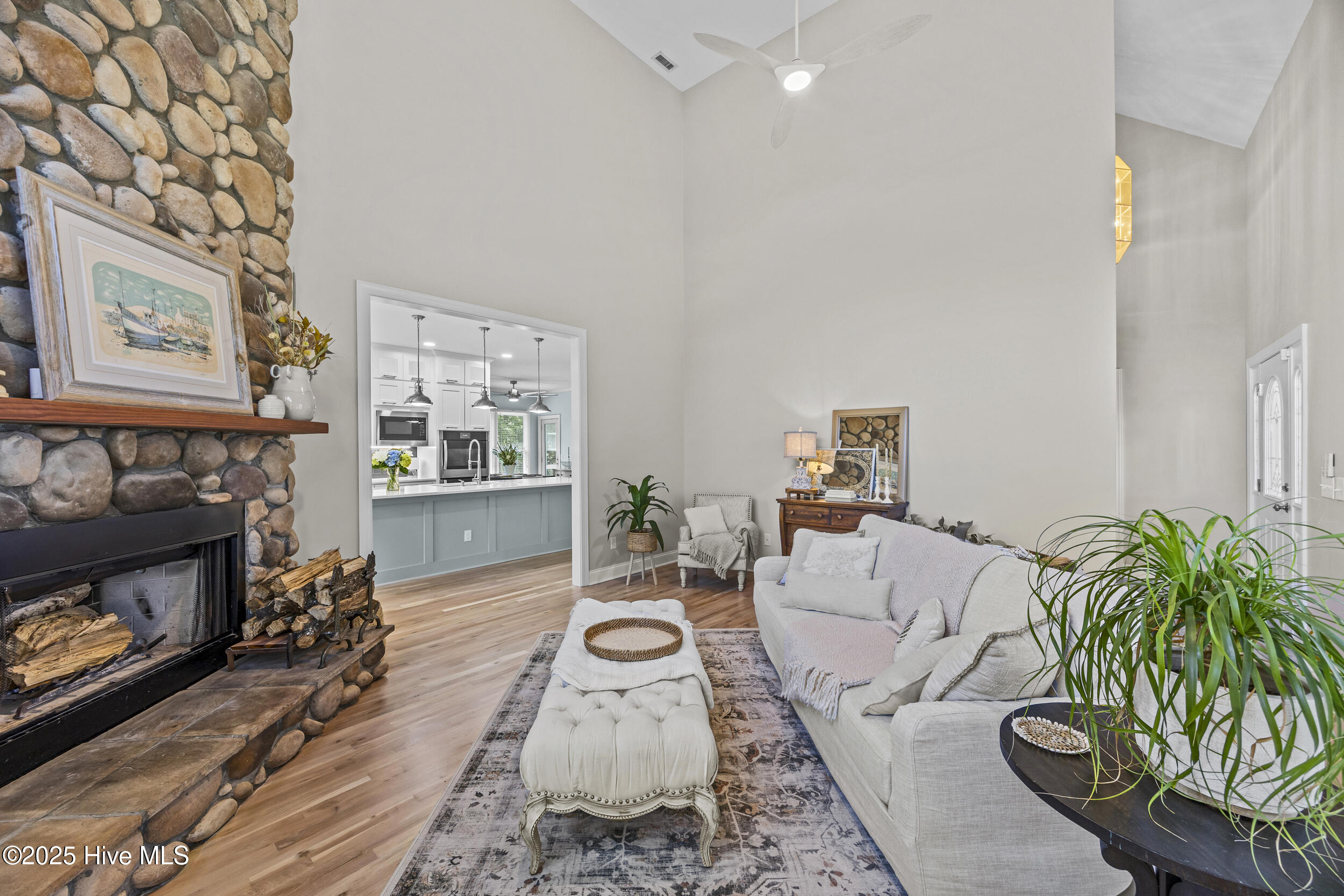 100519629 | Photo 11