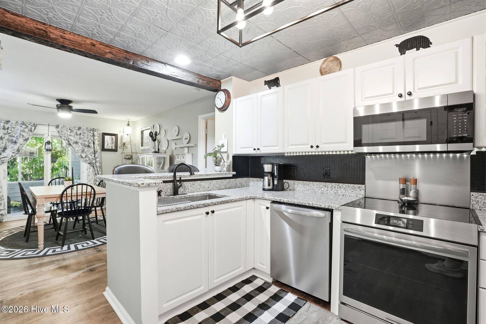 100566564 | Photo 16