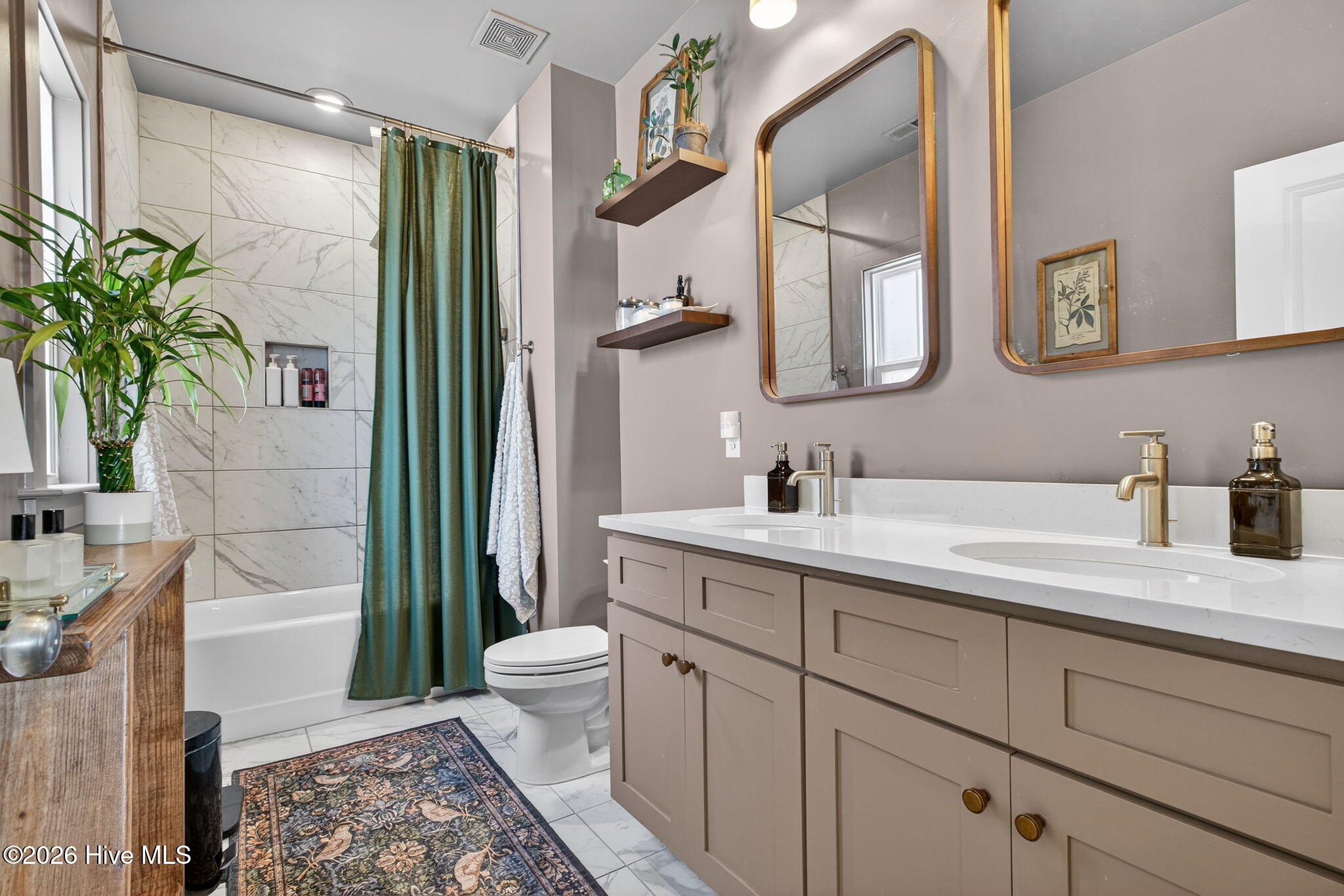 100559815 | Photo 37