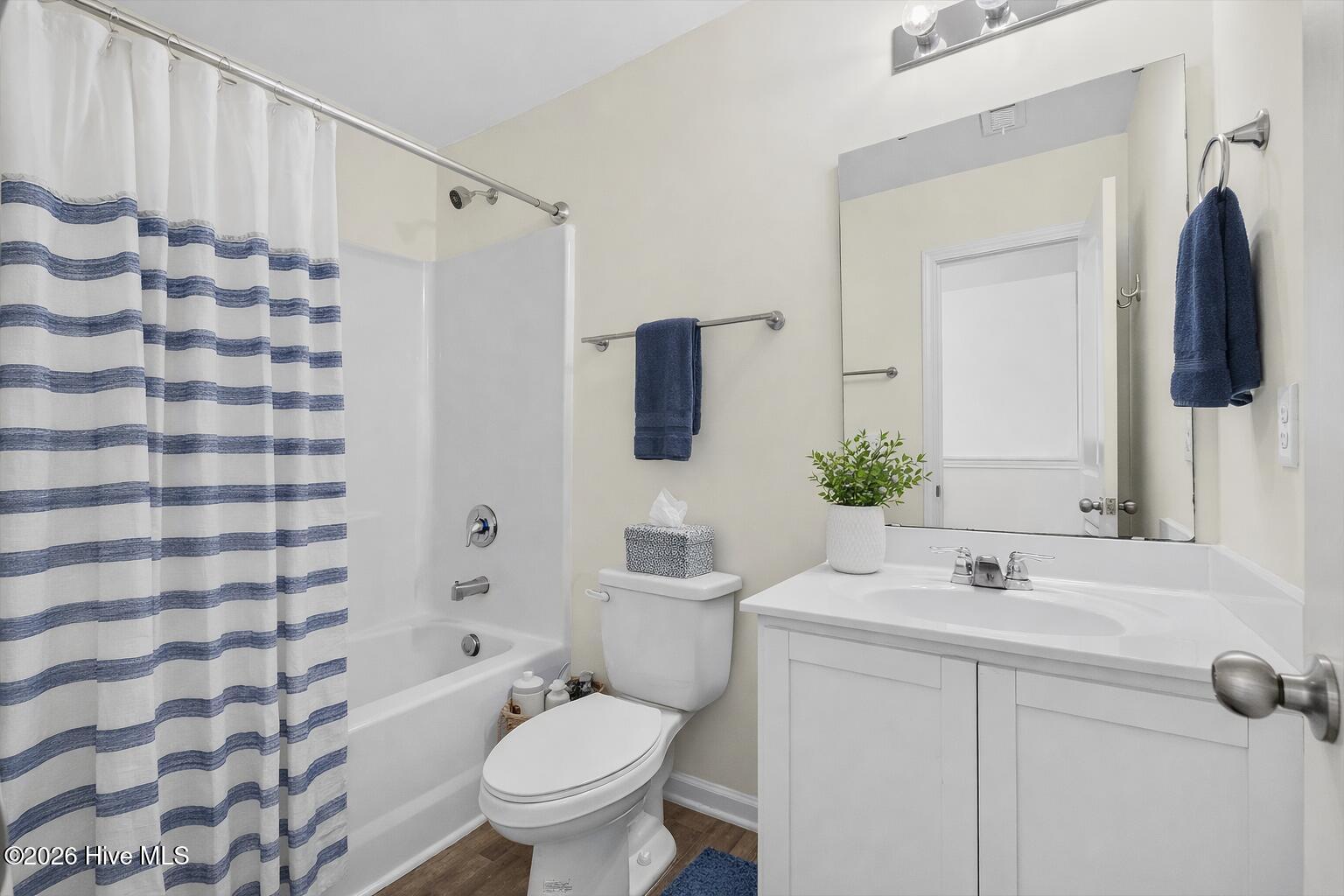 100540215 | Photo 31