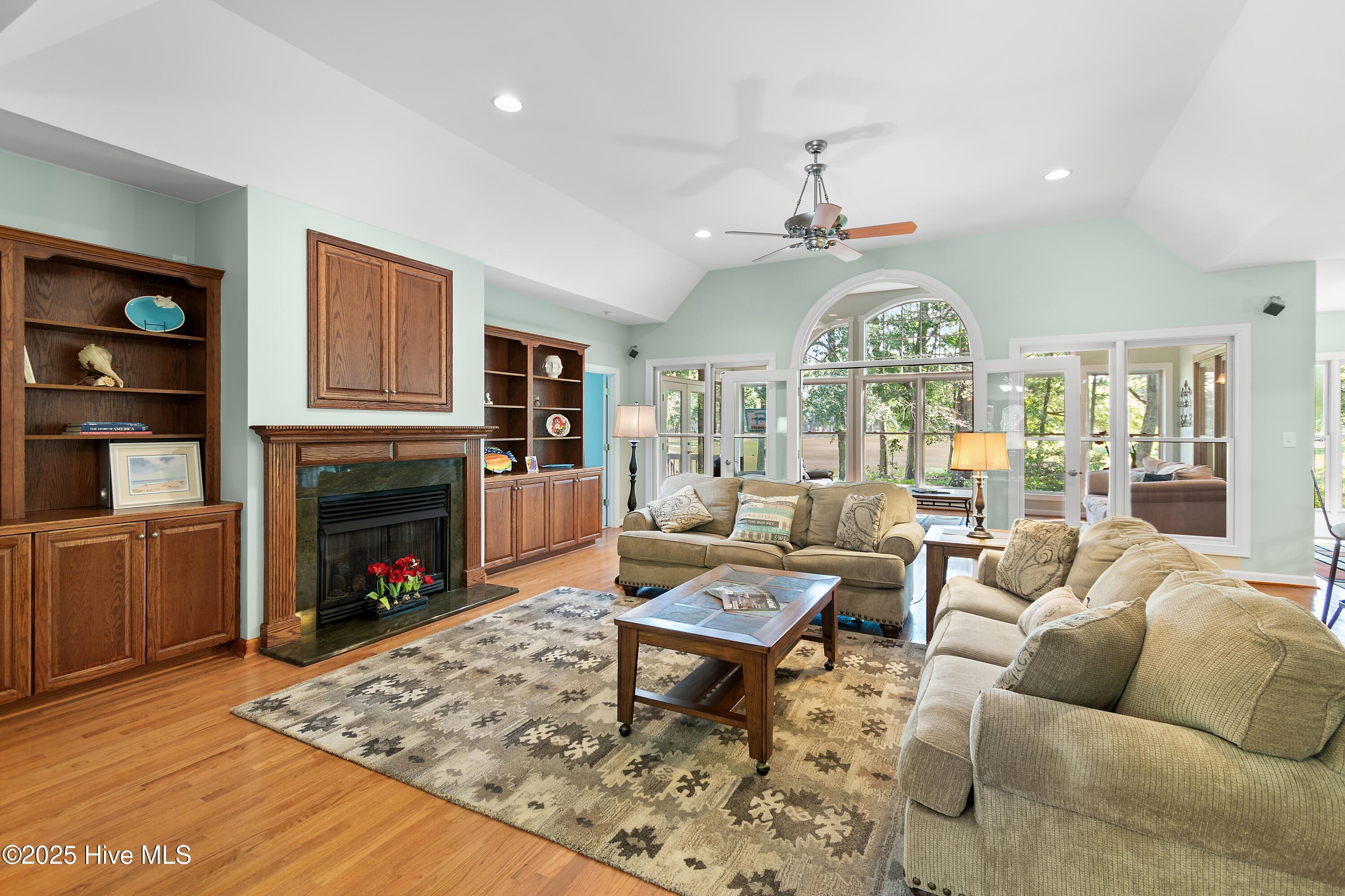 100509392 | Photo 10