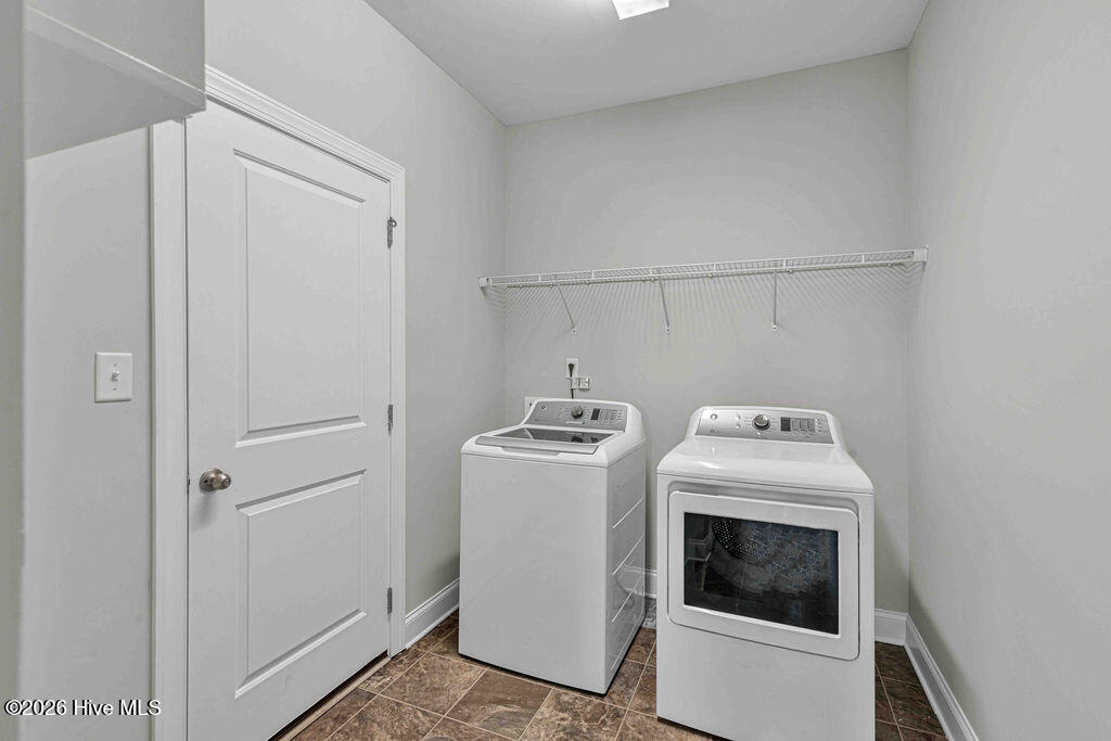 100566464 | Photo 21