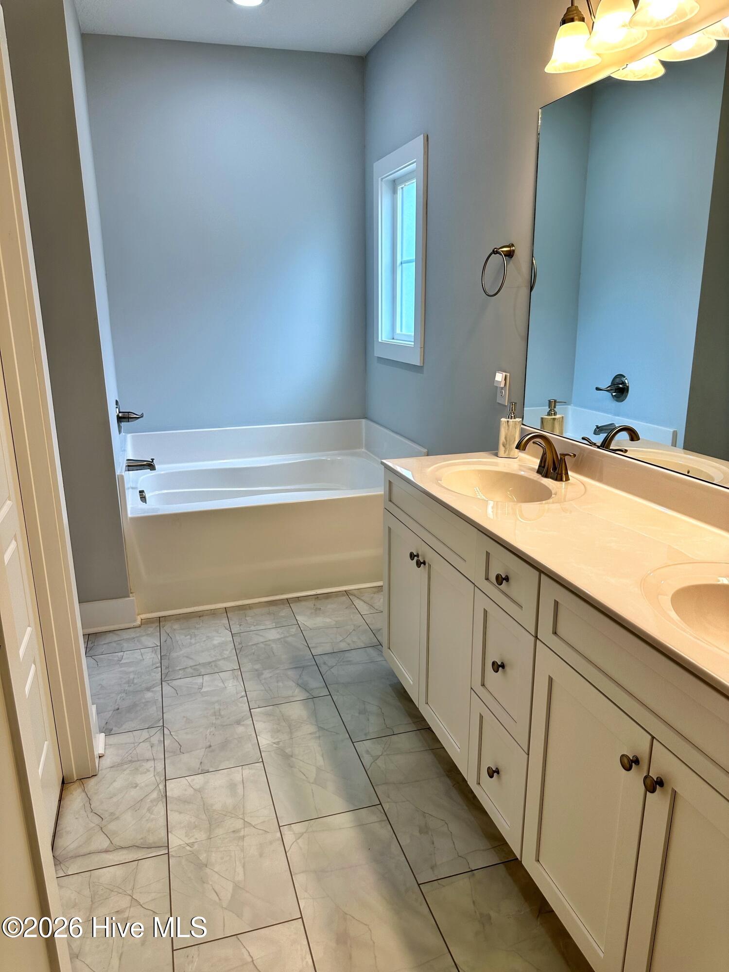 100555185 | Photo 32