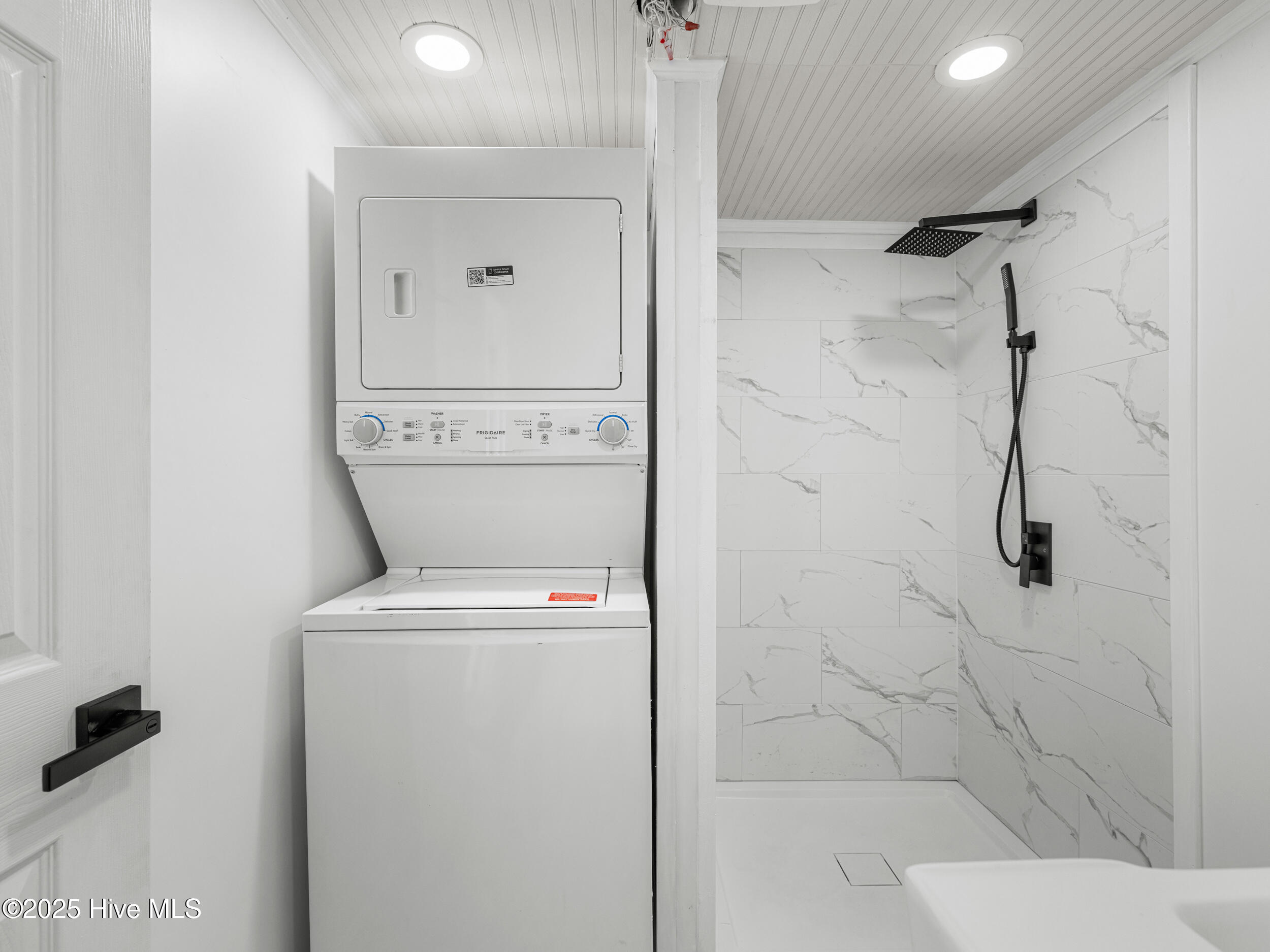 100545373 | Photo 29