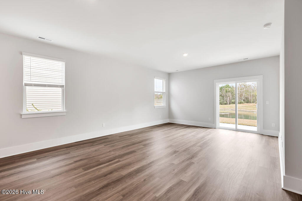 100562289 | Photo 15