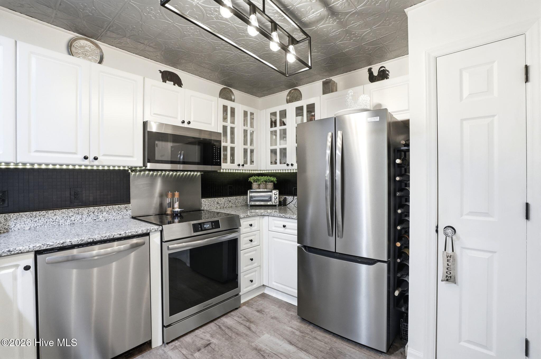 100566564 | Photo 18