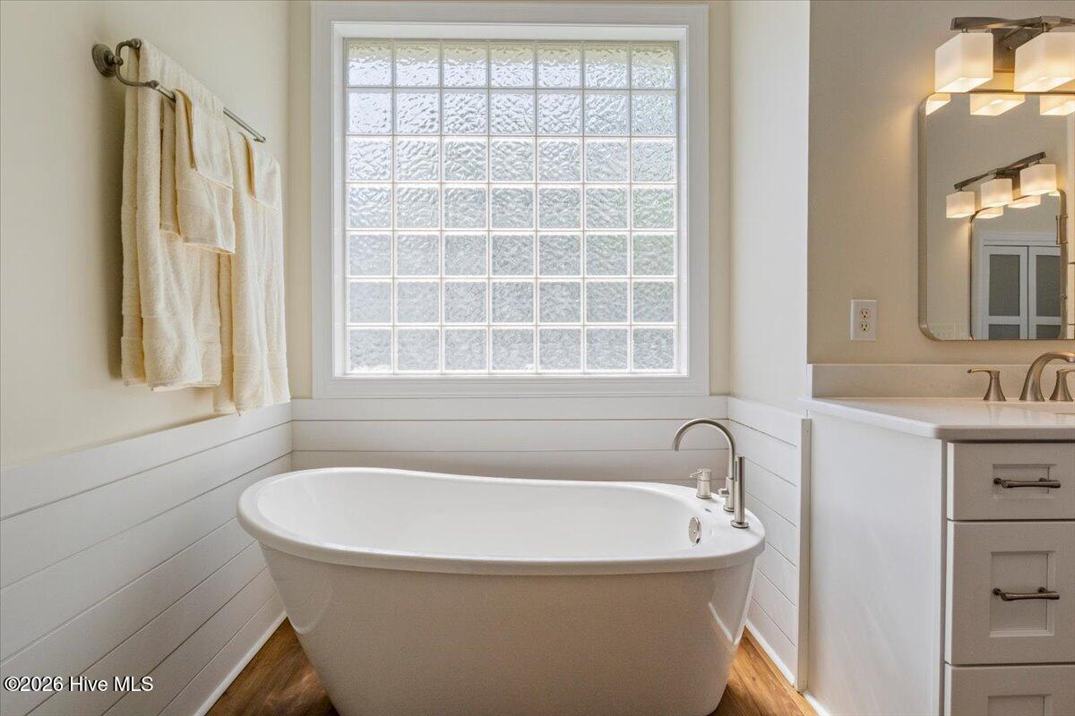 100567087 | Photo 44