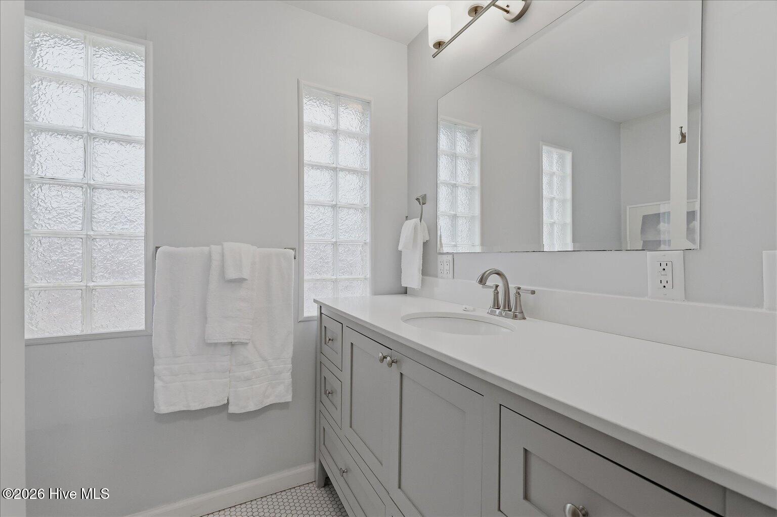 100570528 | Photo 14