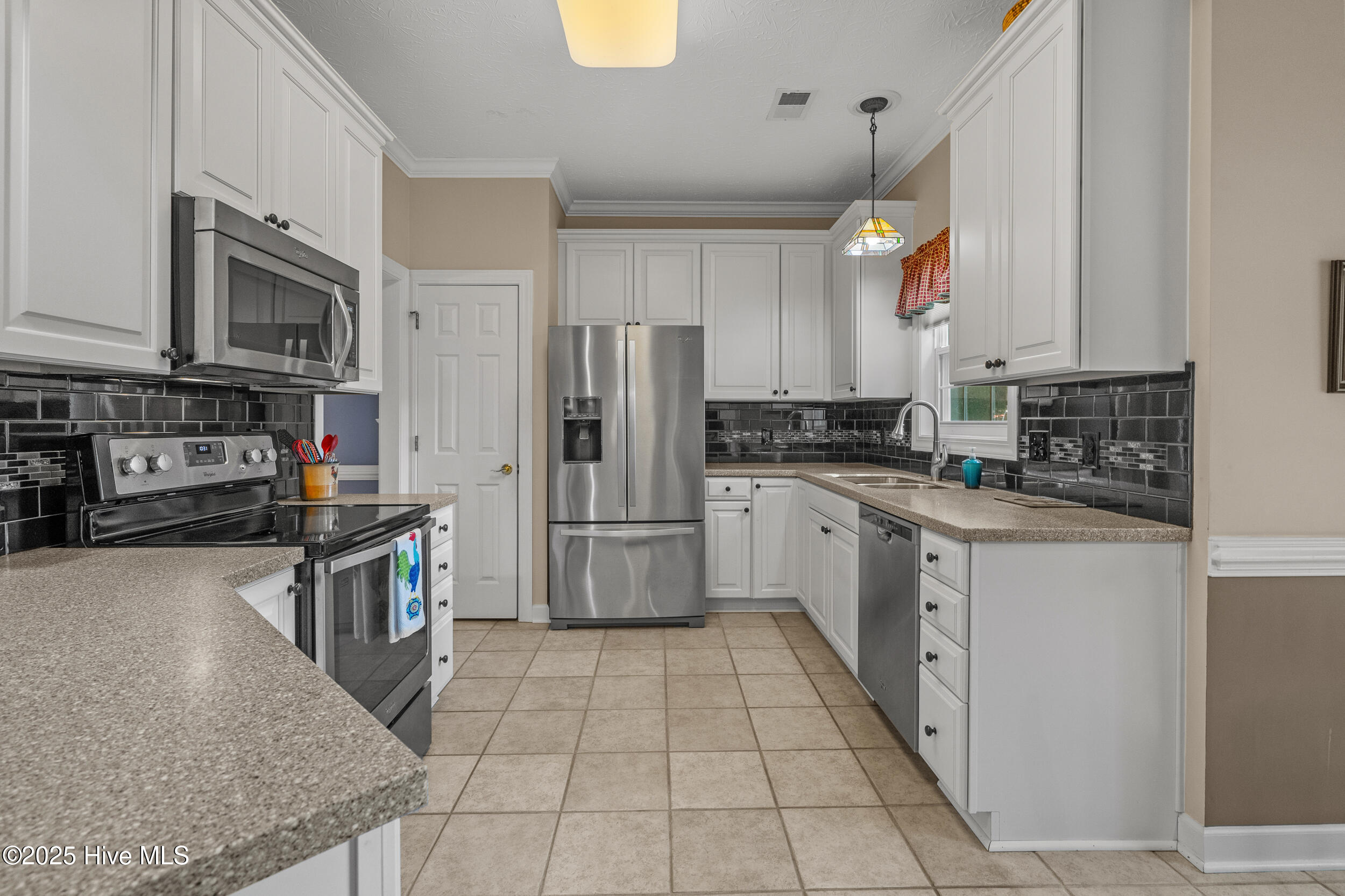 100508973 | Photo 18