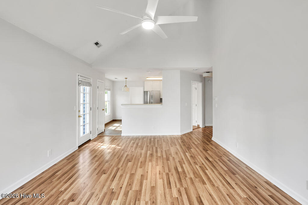 100567084 | Photo 12