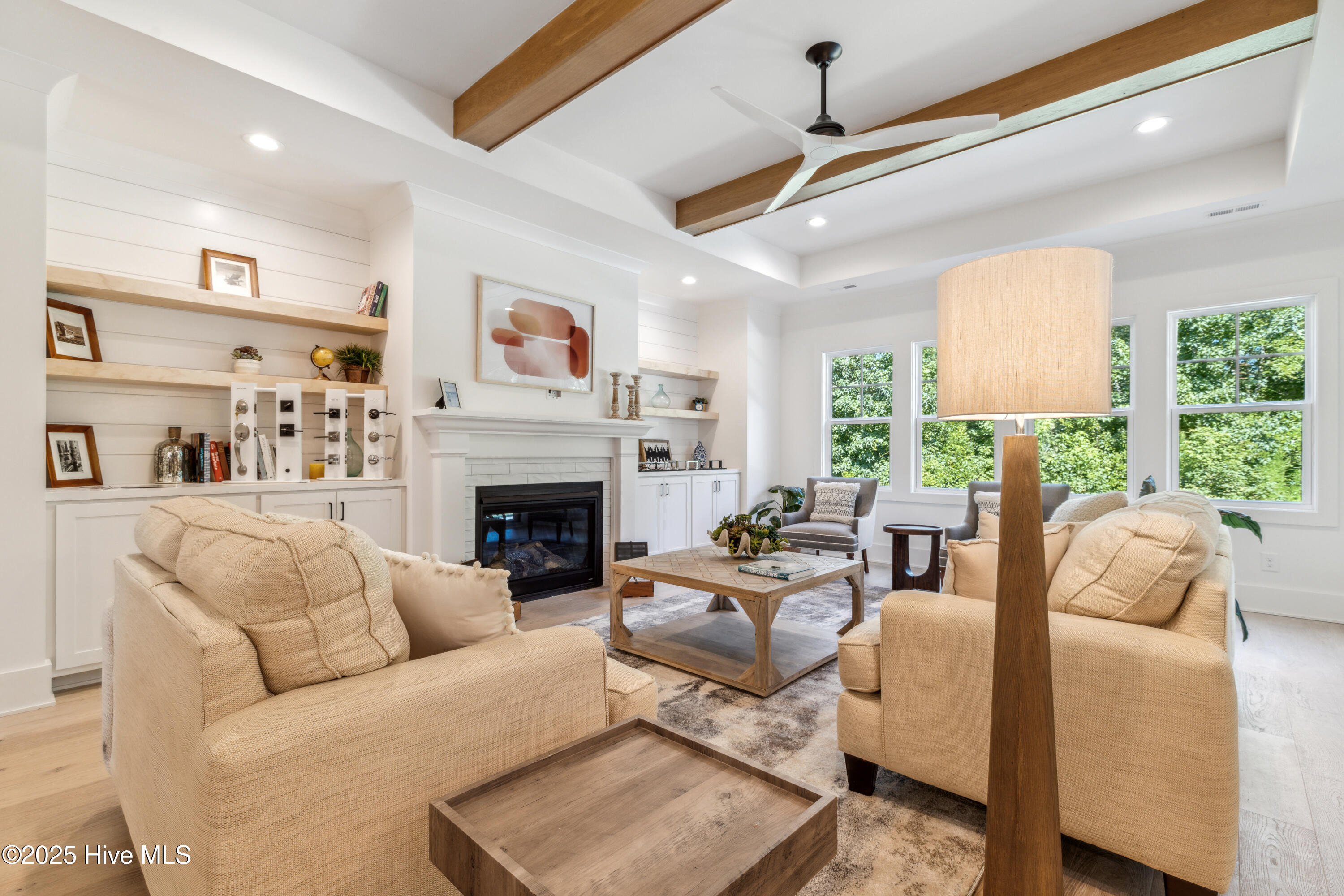 100523457 | Photo 23