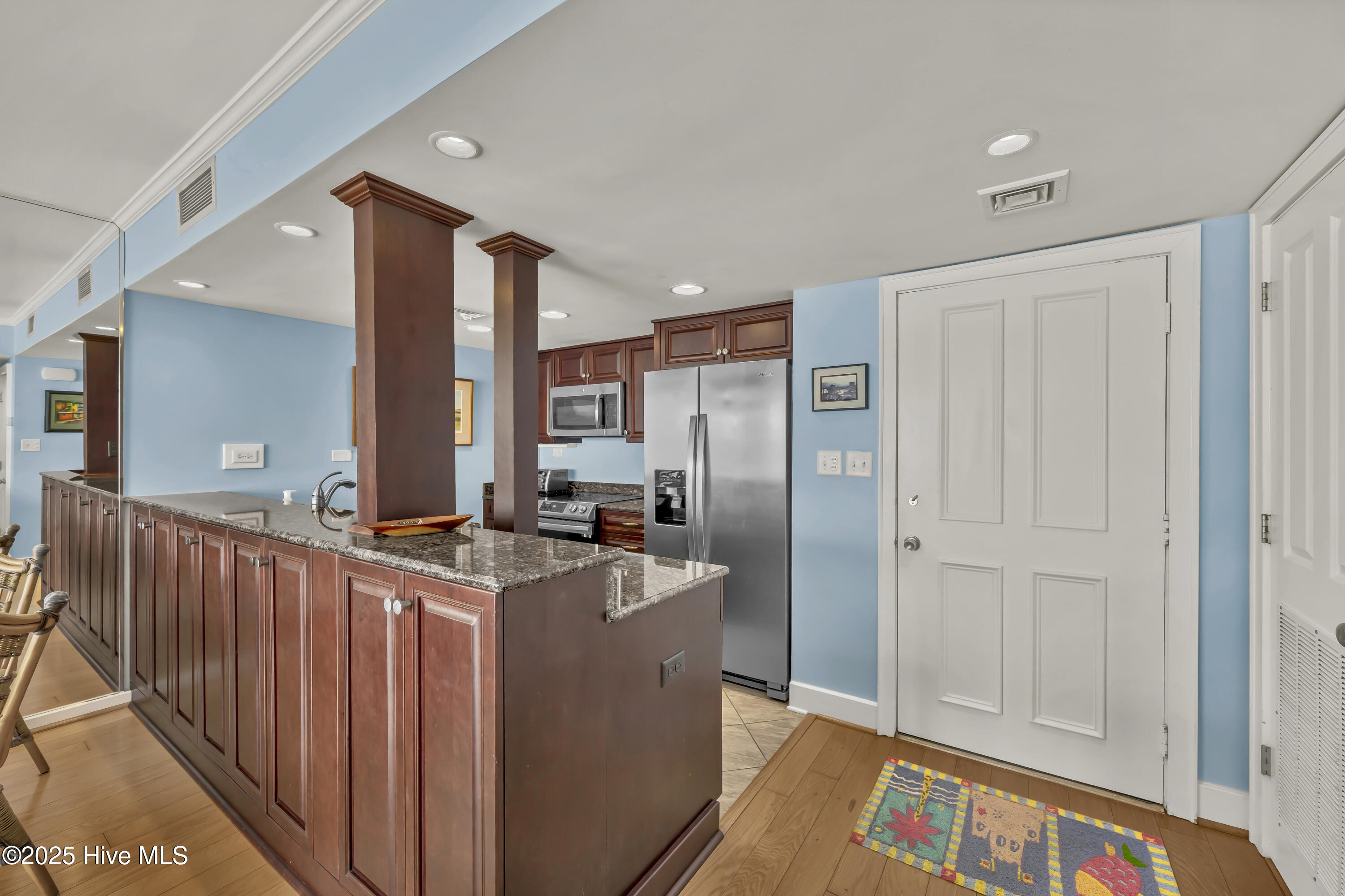 100549475 | Photo 31