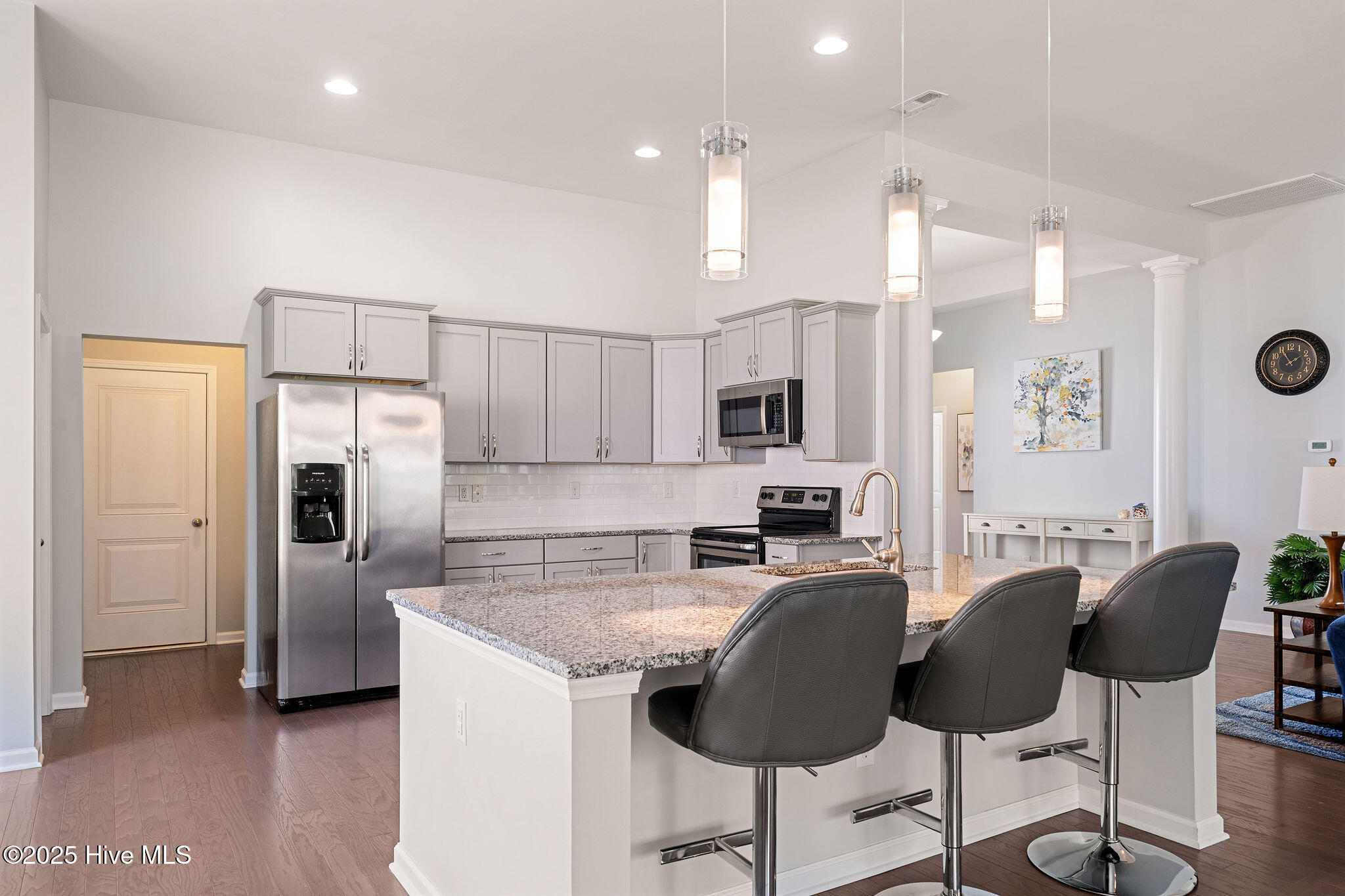 100550824 | Photo 26