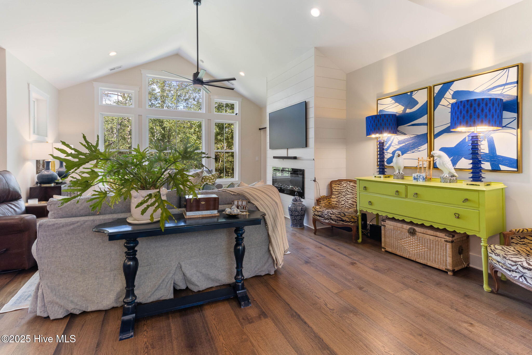 100525541 | Photo 21